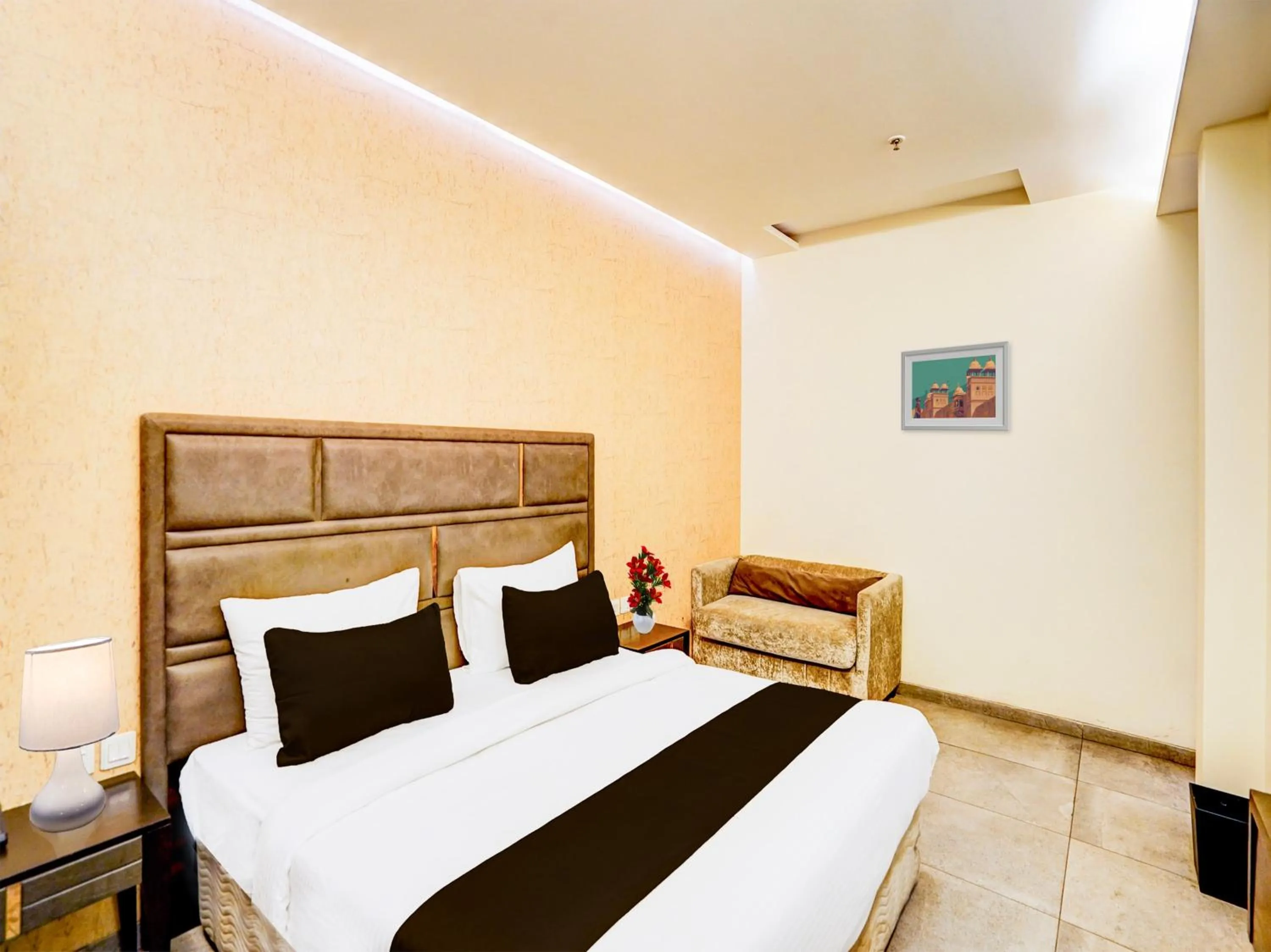 Bedroom, Bed in Super Townhouse Pitampura West Enclave