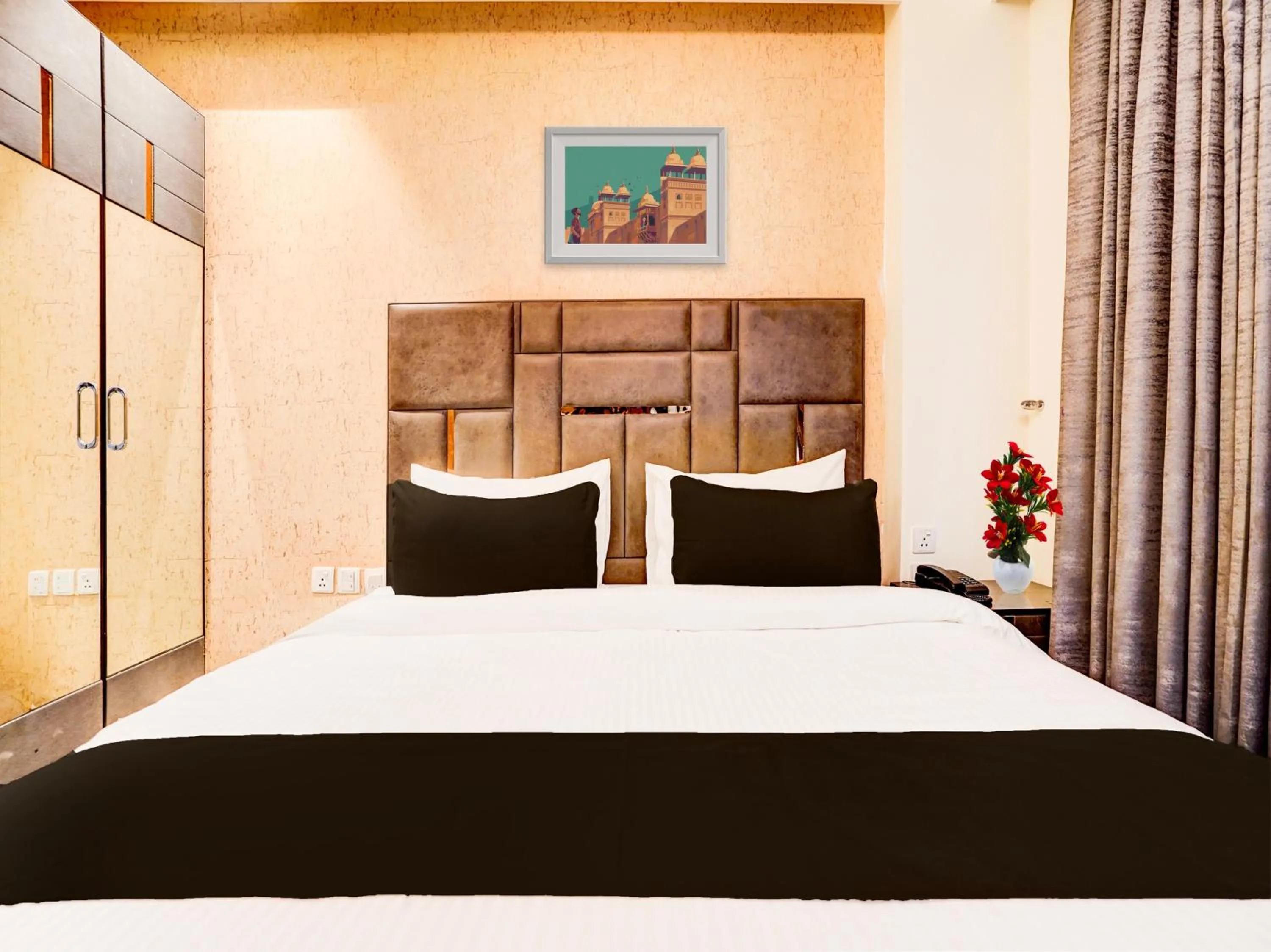Bedroom, Bed in Super Townhouse Pitampura West Enclave