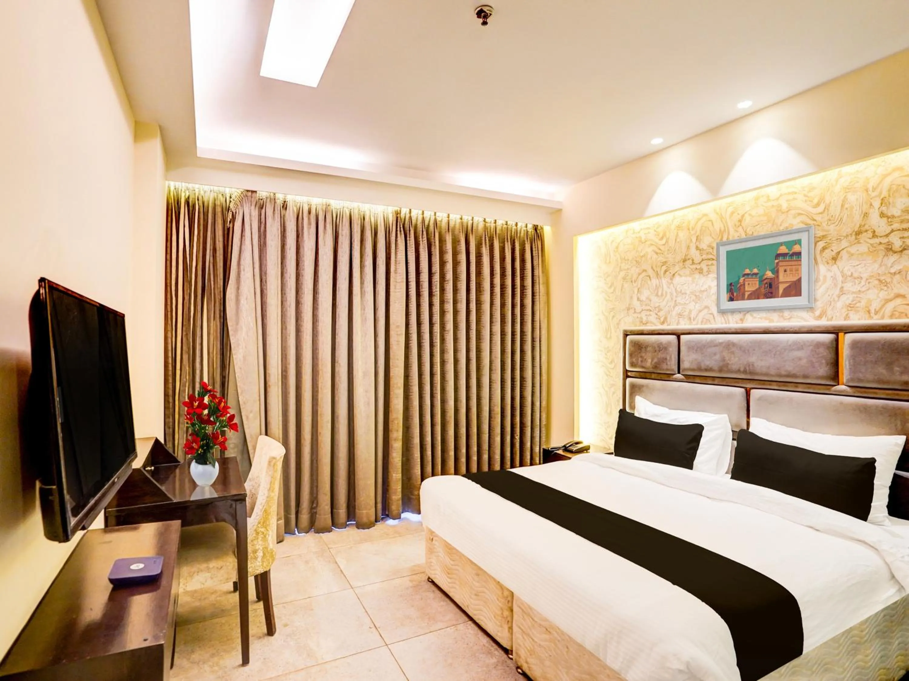Bedroom, Bed in Super Townhouse Pitampura West Enclave
