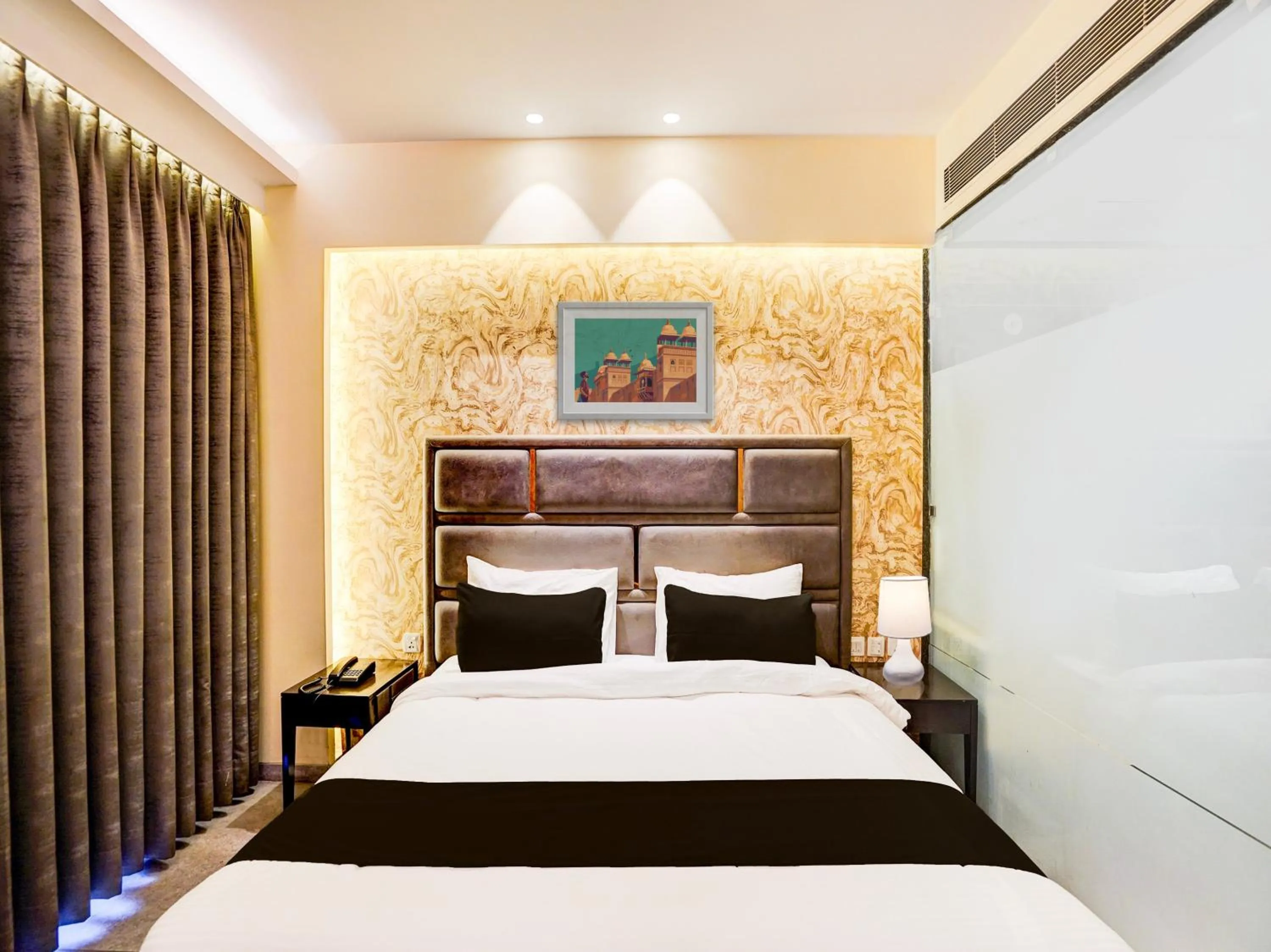 Bedroom, Bed in Super Townhouse Pitampura West Enclave