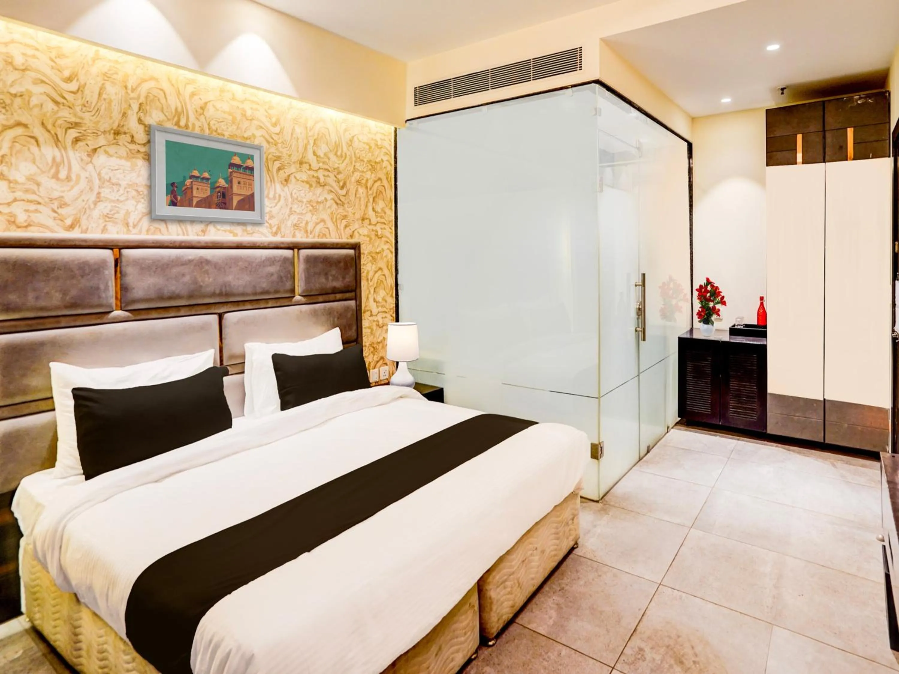 Bedroom, Bed in Super Townhouse Pitampura West Enclave