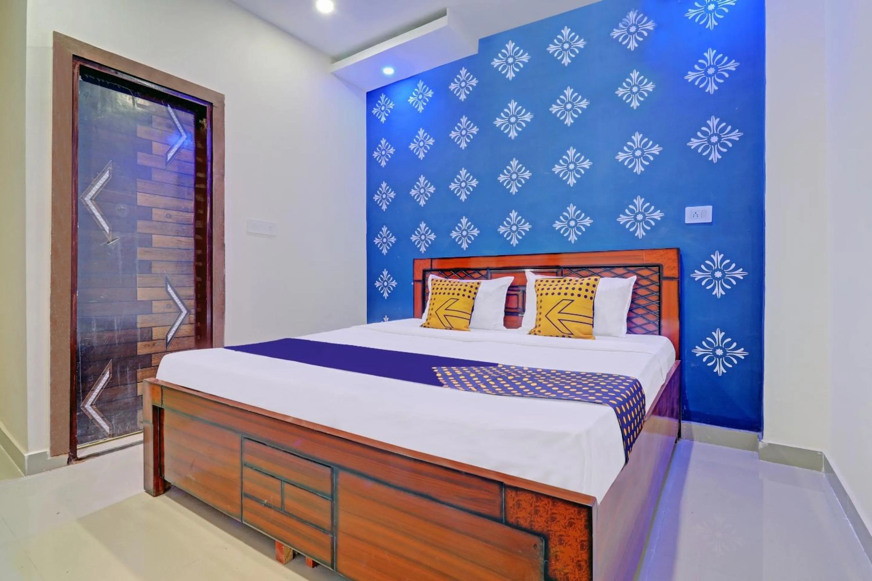 Bedroom, Bed in Hotel O Redison inn