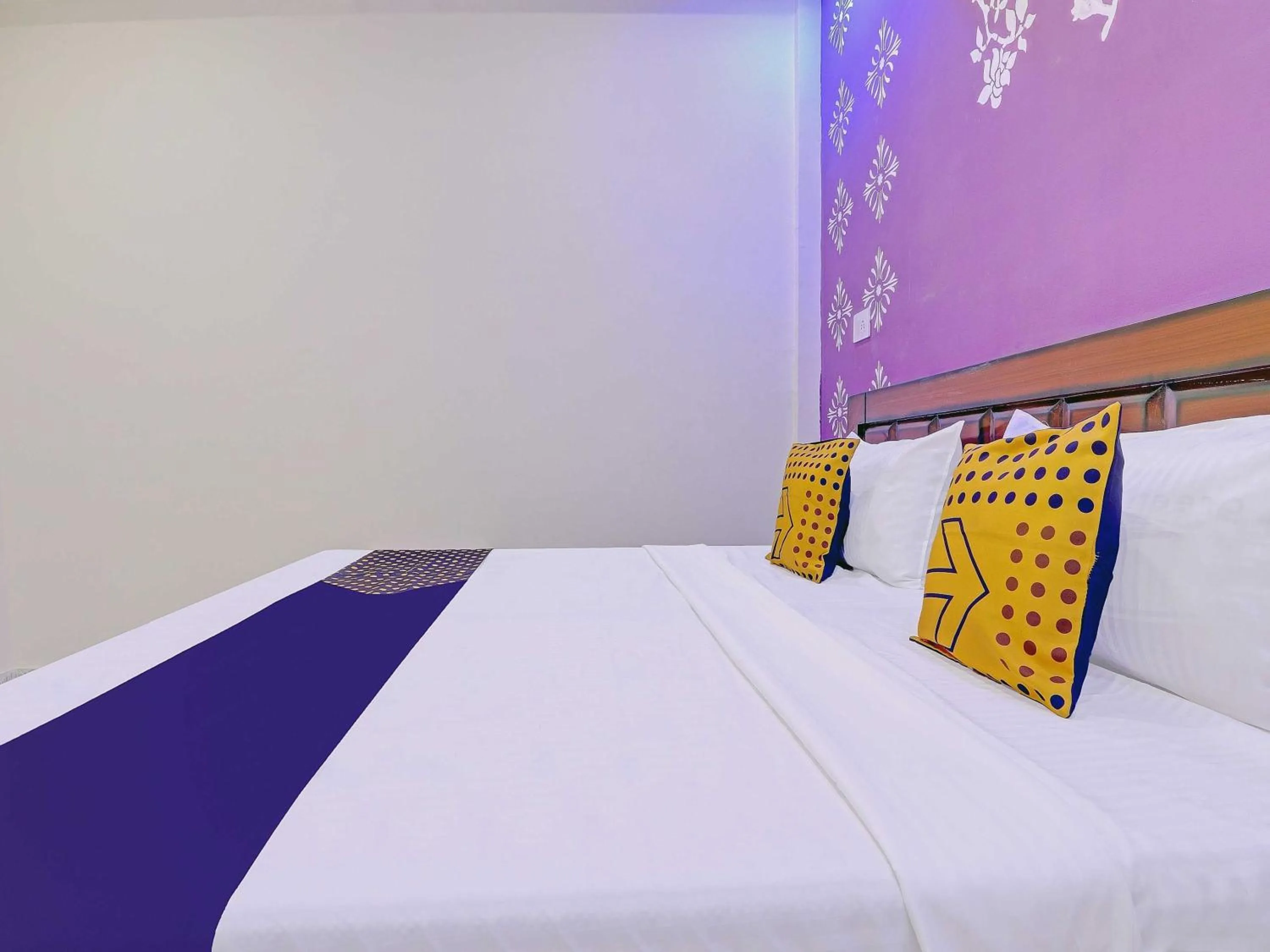 Bedroom, Bed in Hotel O Redison inn