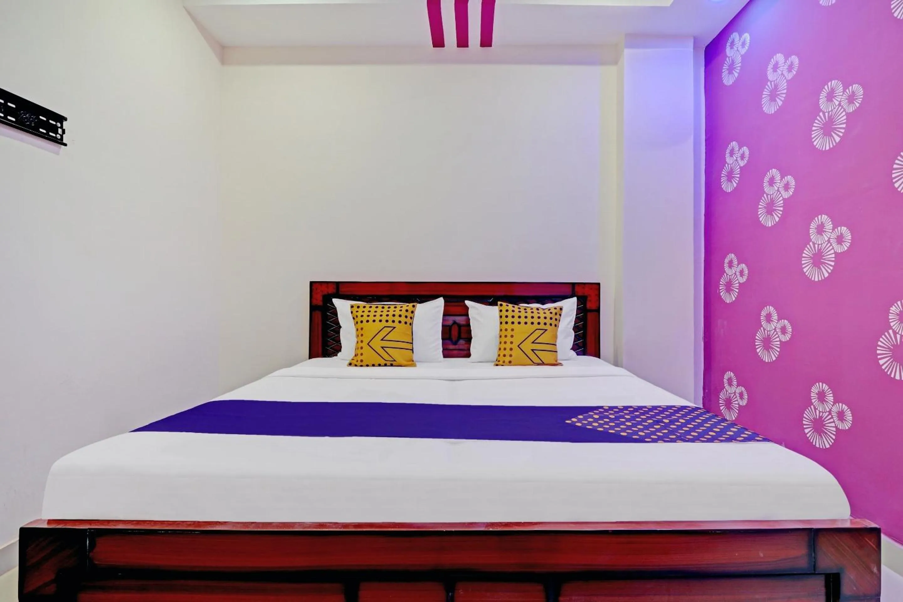 Bedroom, Bed in Hotel O Redison inn