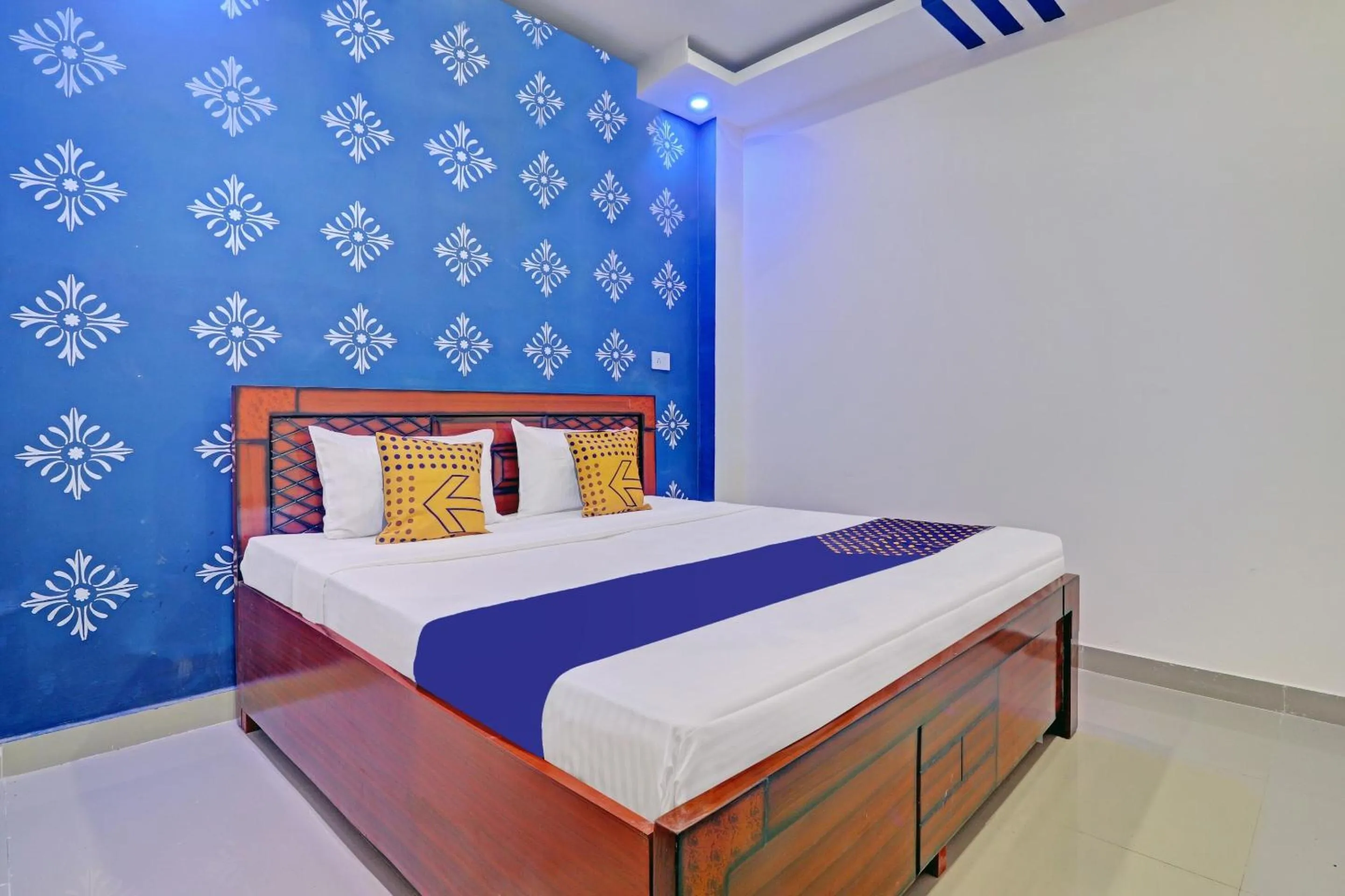 Bedroom, Bed in Hotel O Redison inn