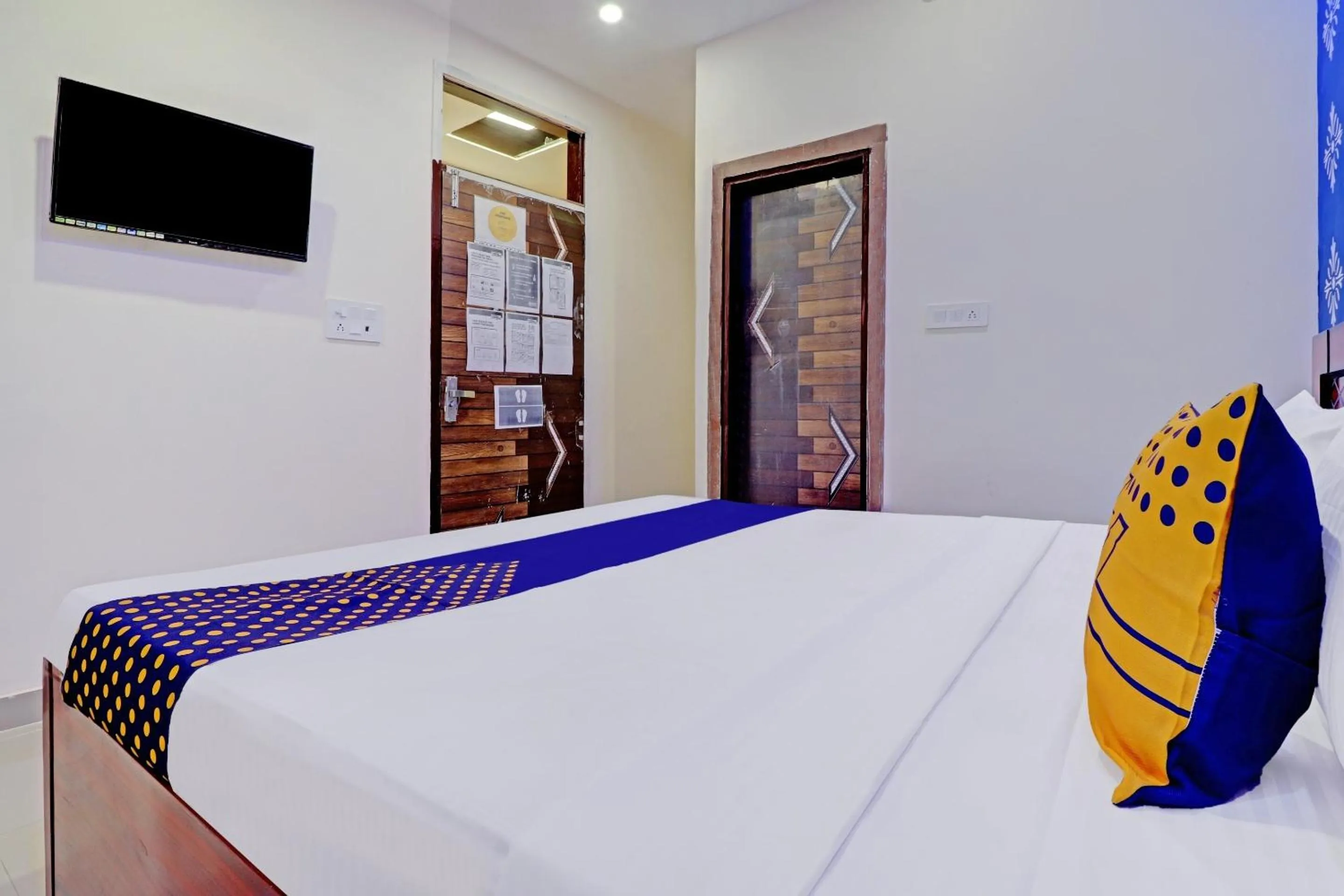 Bedroom, Bed in Hotel O Redison inn