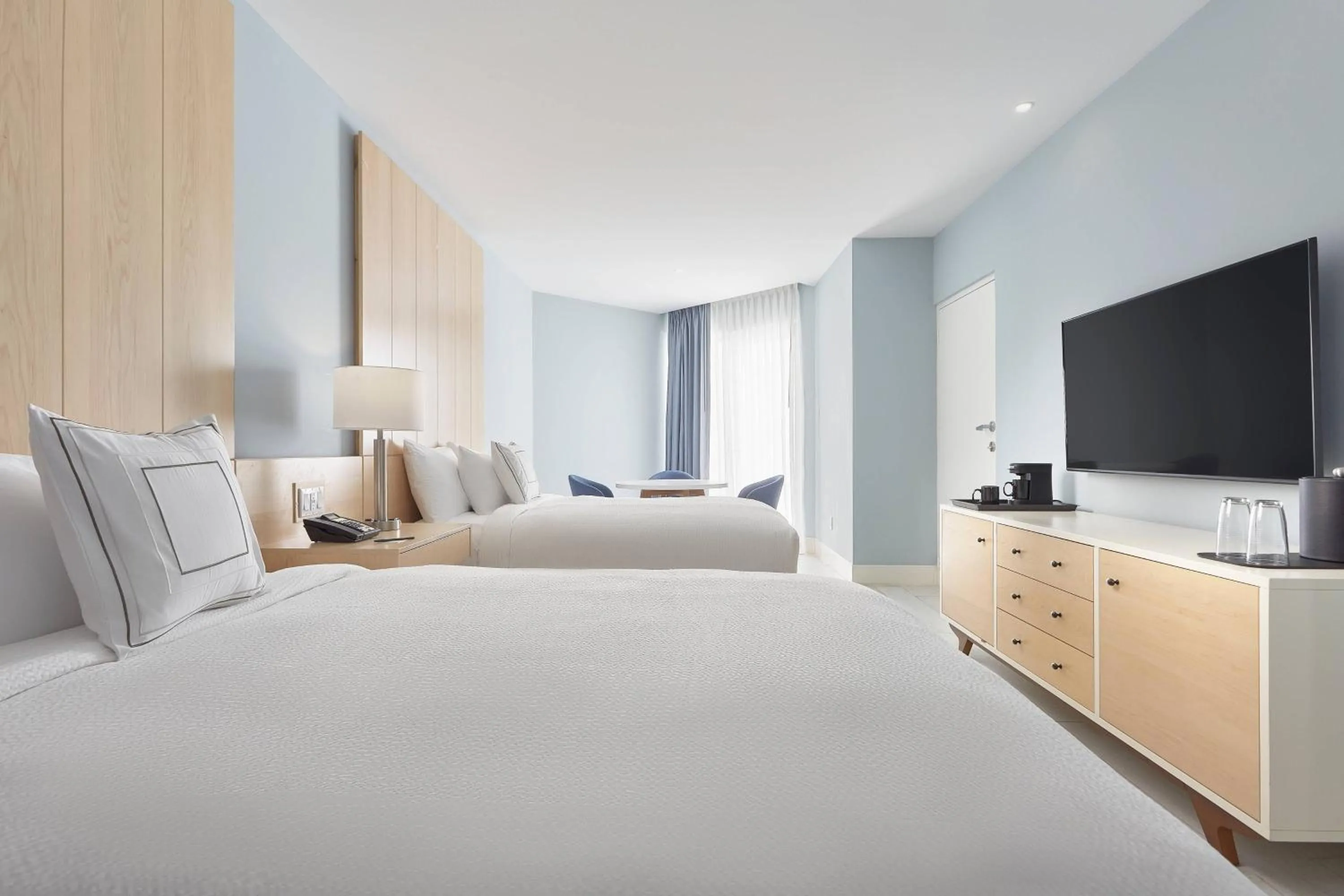 Swimming pool, Bed in Courtyard by Marriott Aruba Resort