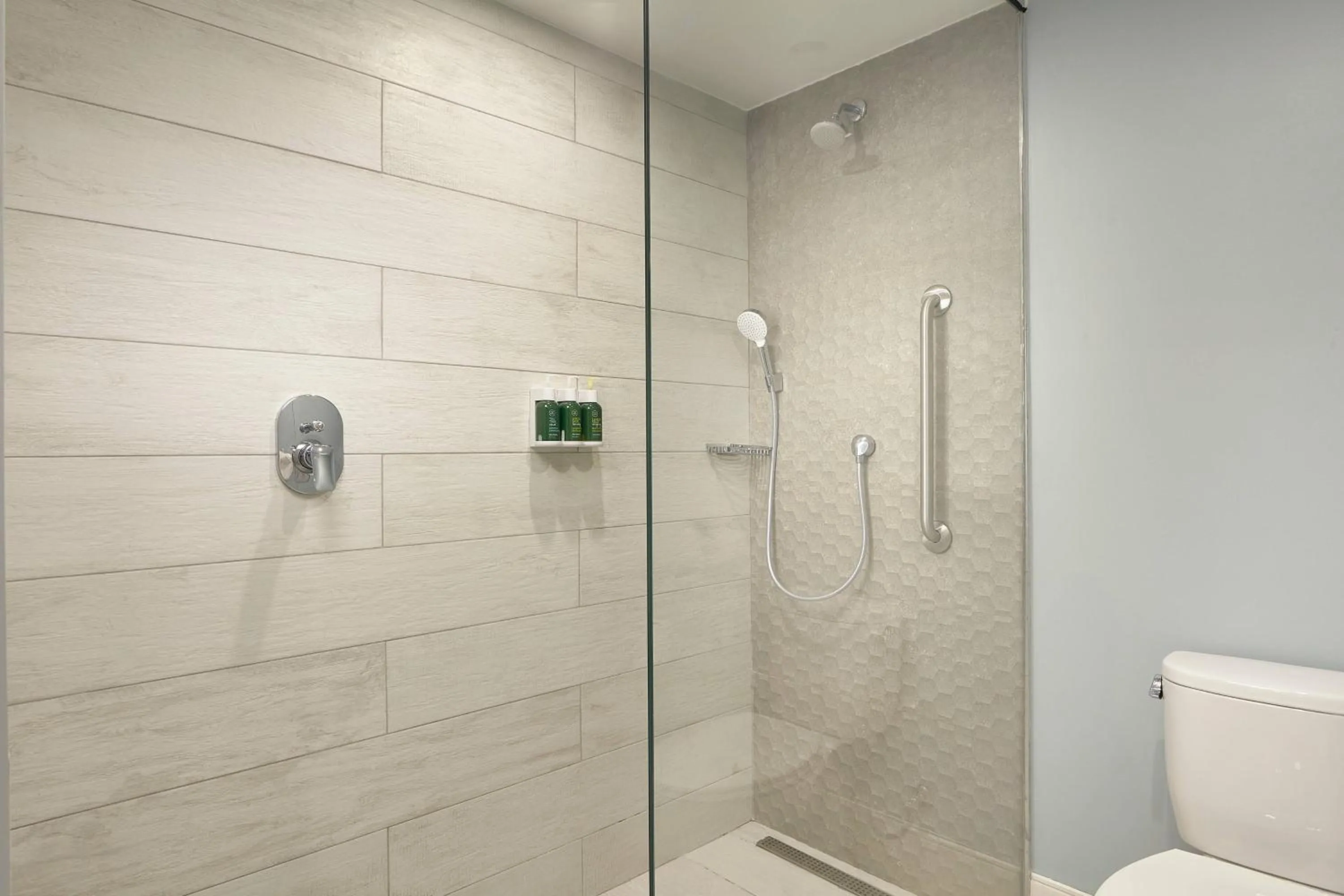 Bathroom in Courtyard by Marriott Aruba Resort