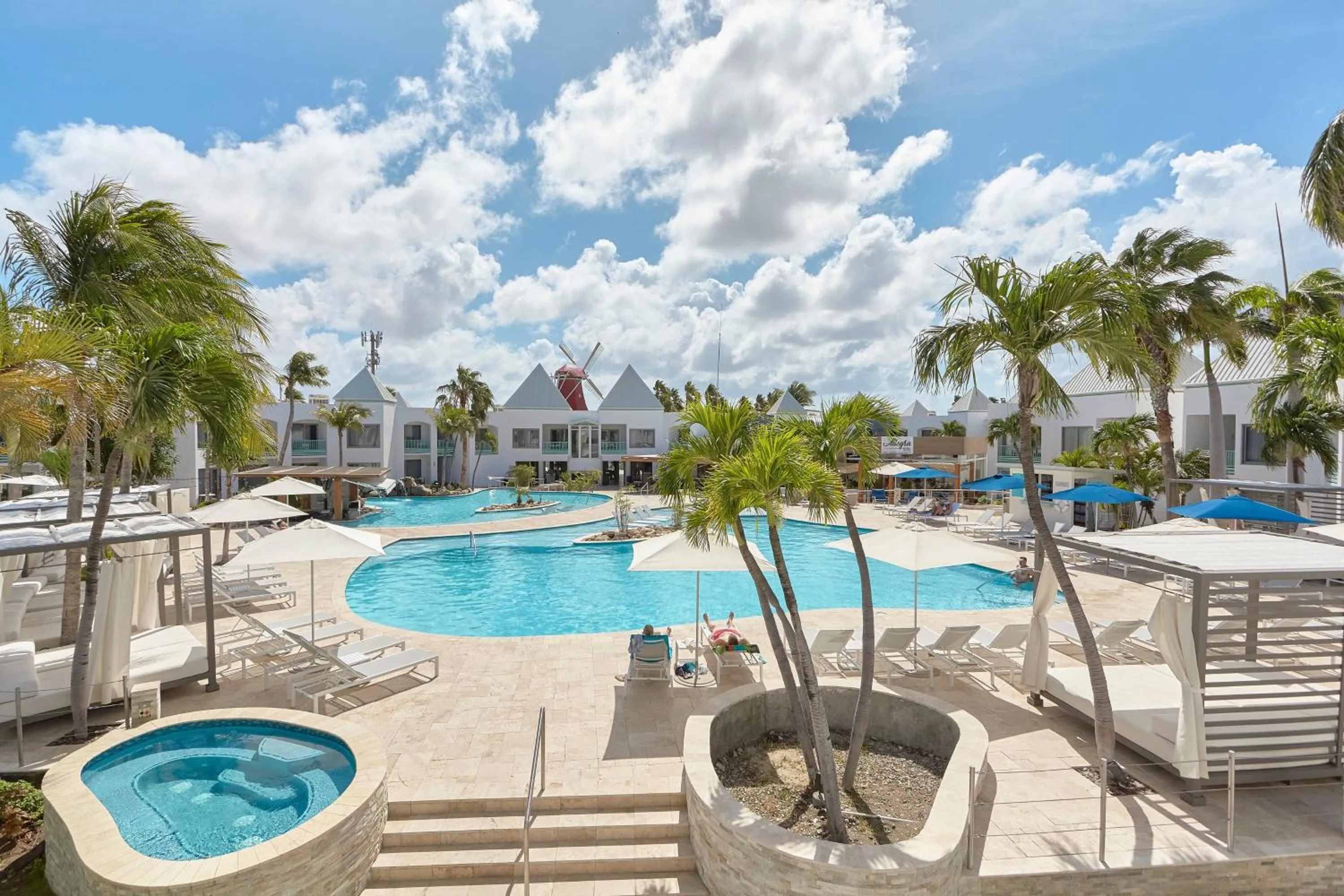 Swimming pool in Courtyard by Marriott Aruba Resort