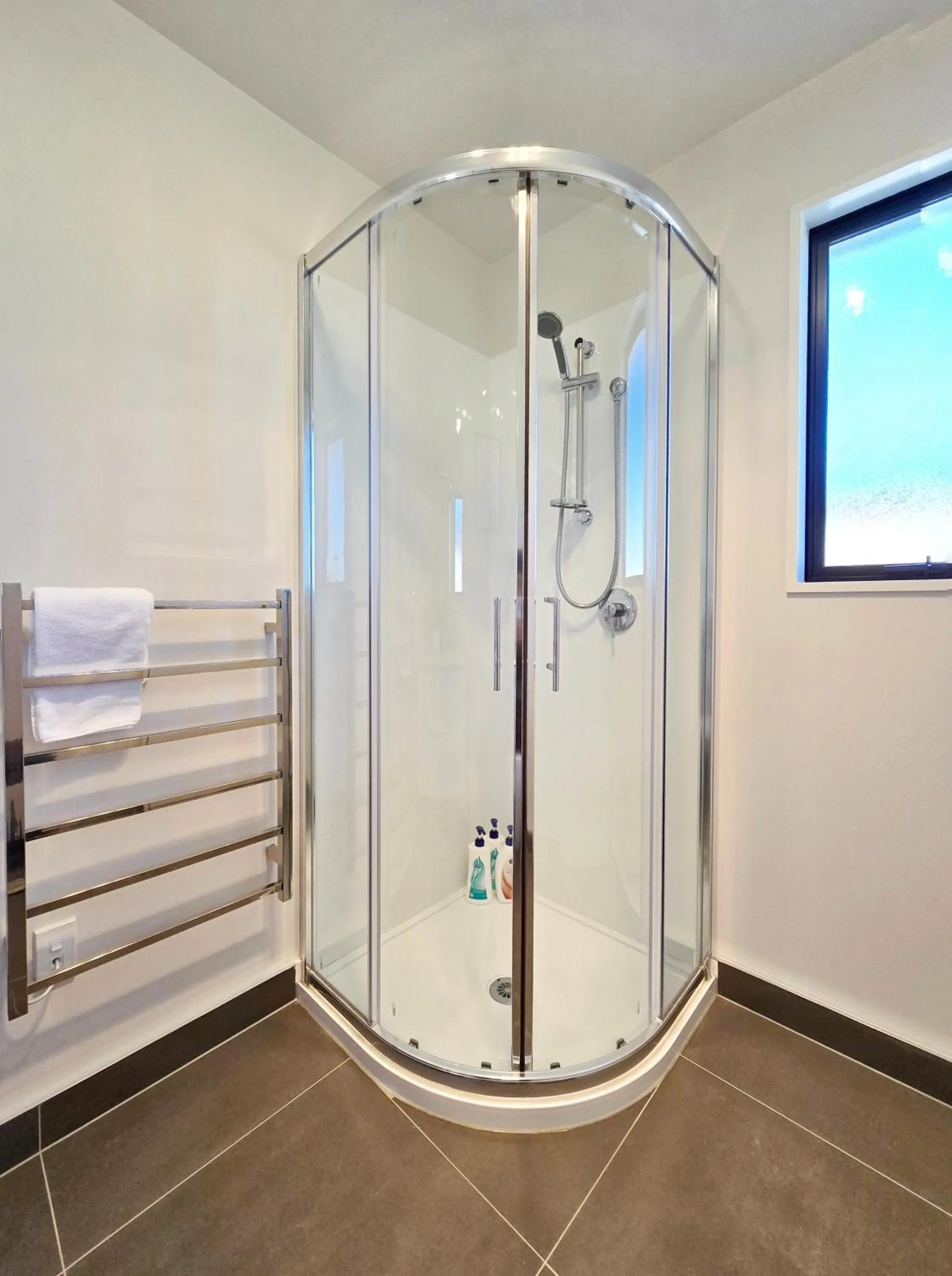 Shower in Kingfisher Lodge