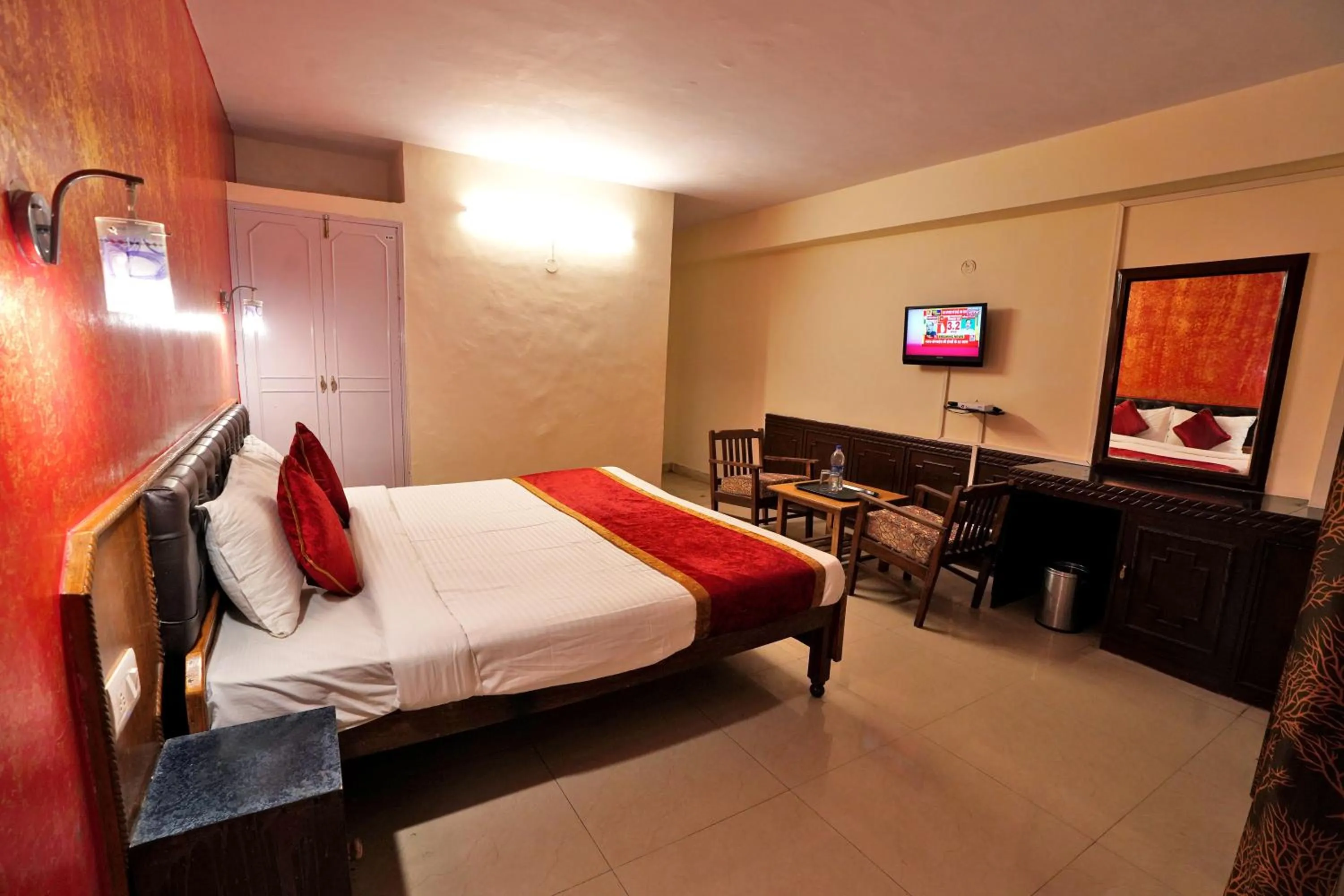 Bed in Hotel Atithi Mall Road