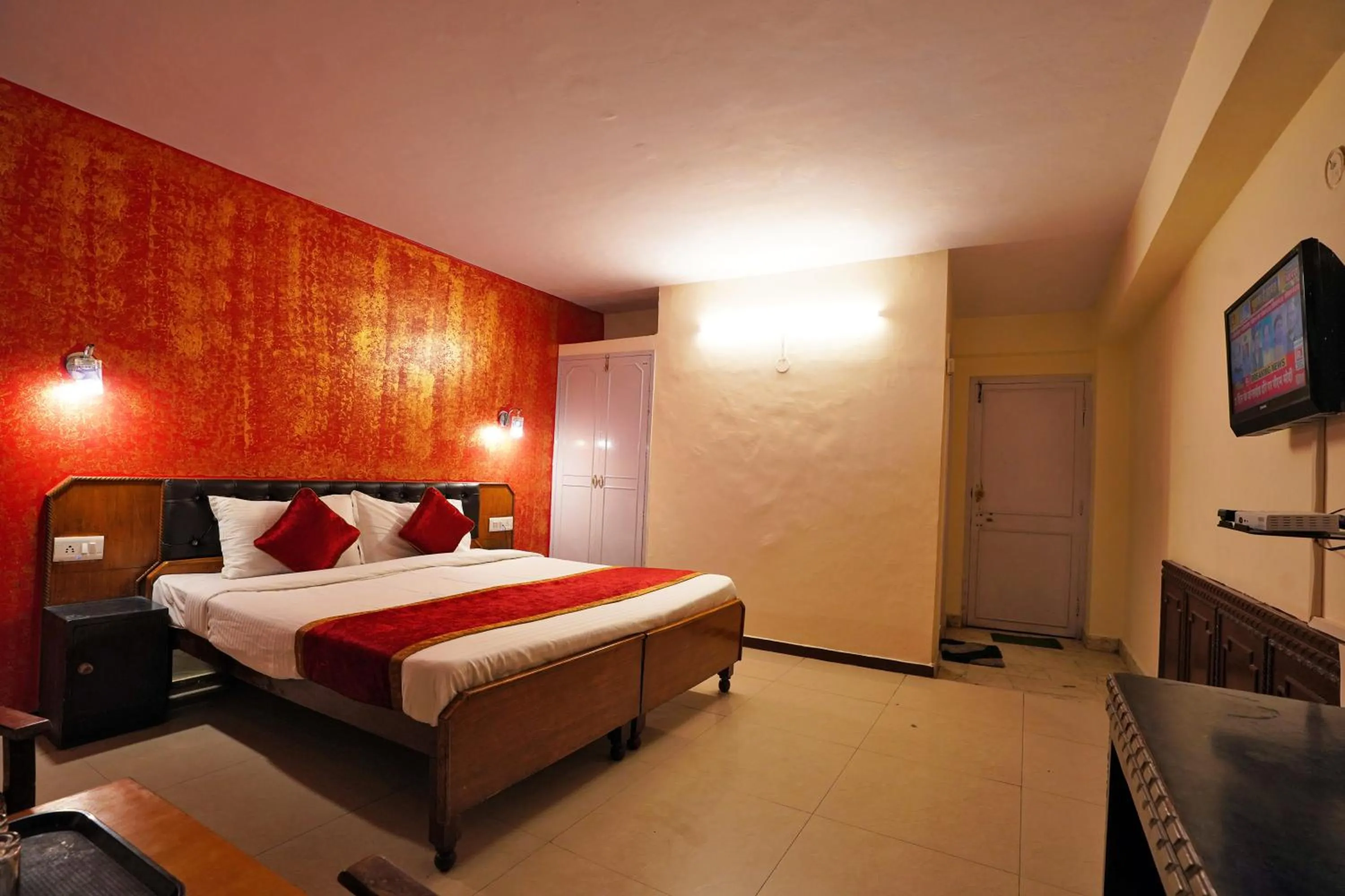 Bed in Hotel Atithi Mall Road