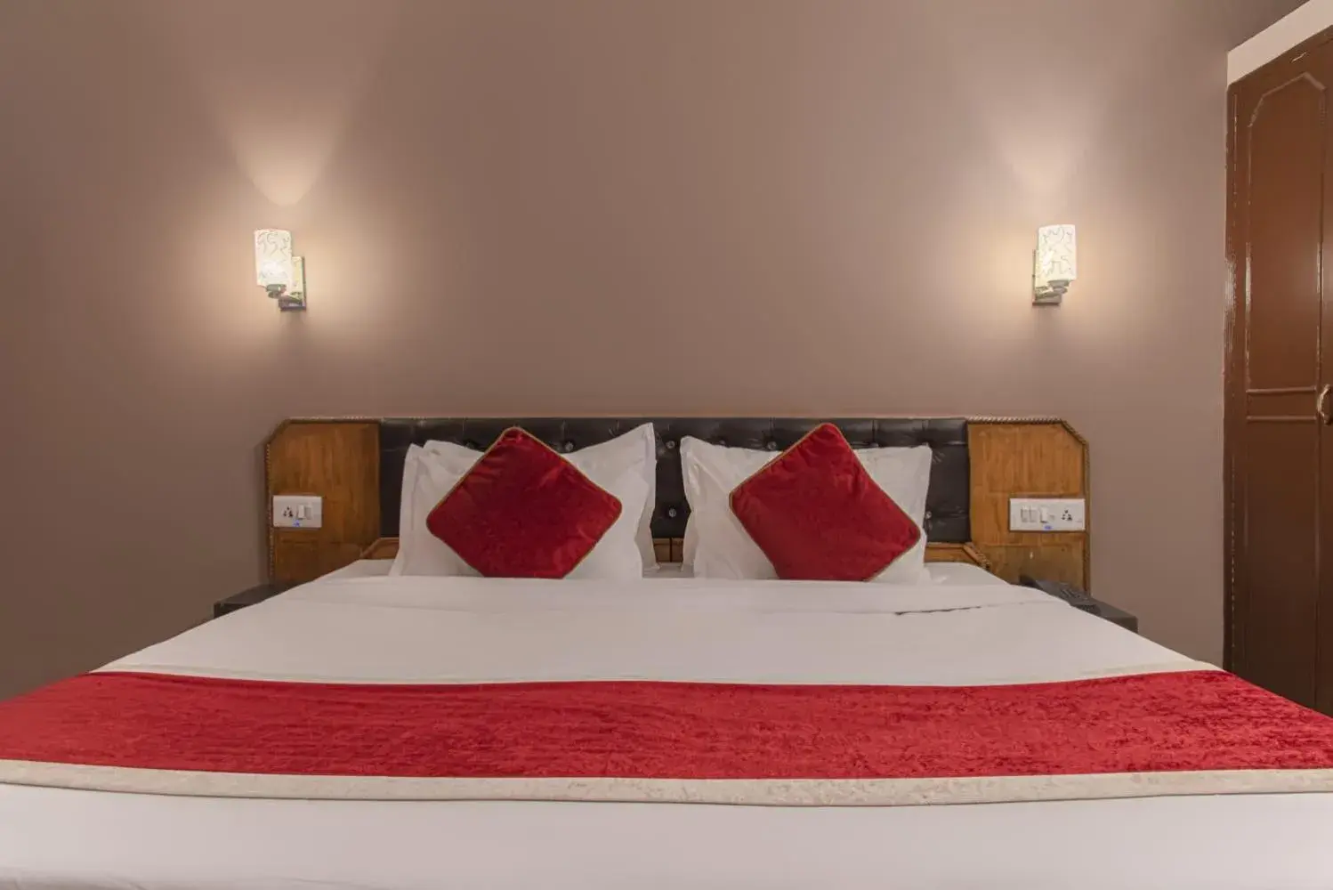 Deluxe Double Room in Hotel Atithi Mall Road Deluxe Double Room in Hotel Atithi Mall Road