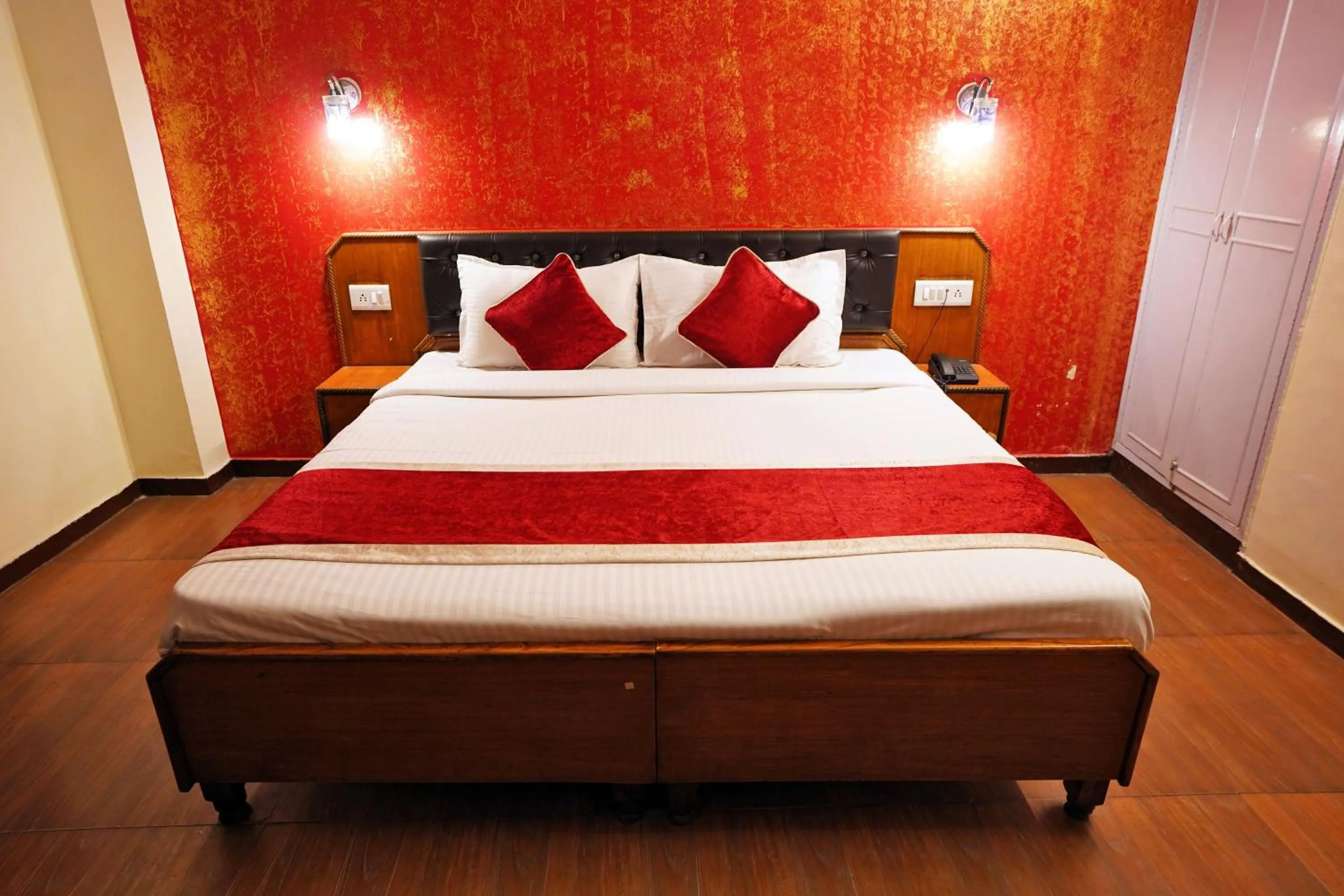 Bed in Hotel Atithi Mall Road
