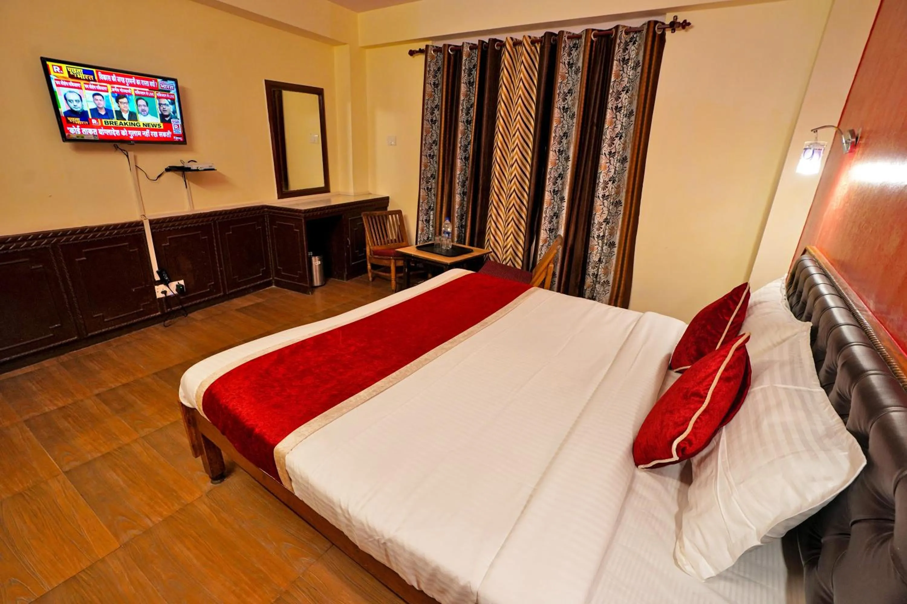 Bed in Hotel Atithi Mall Road