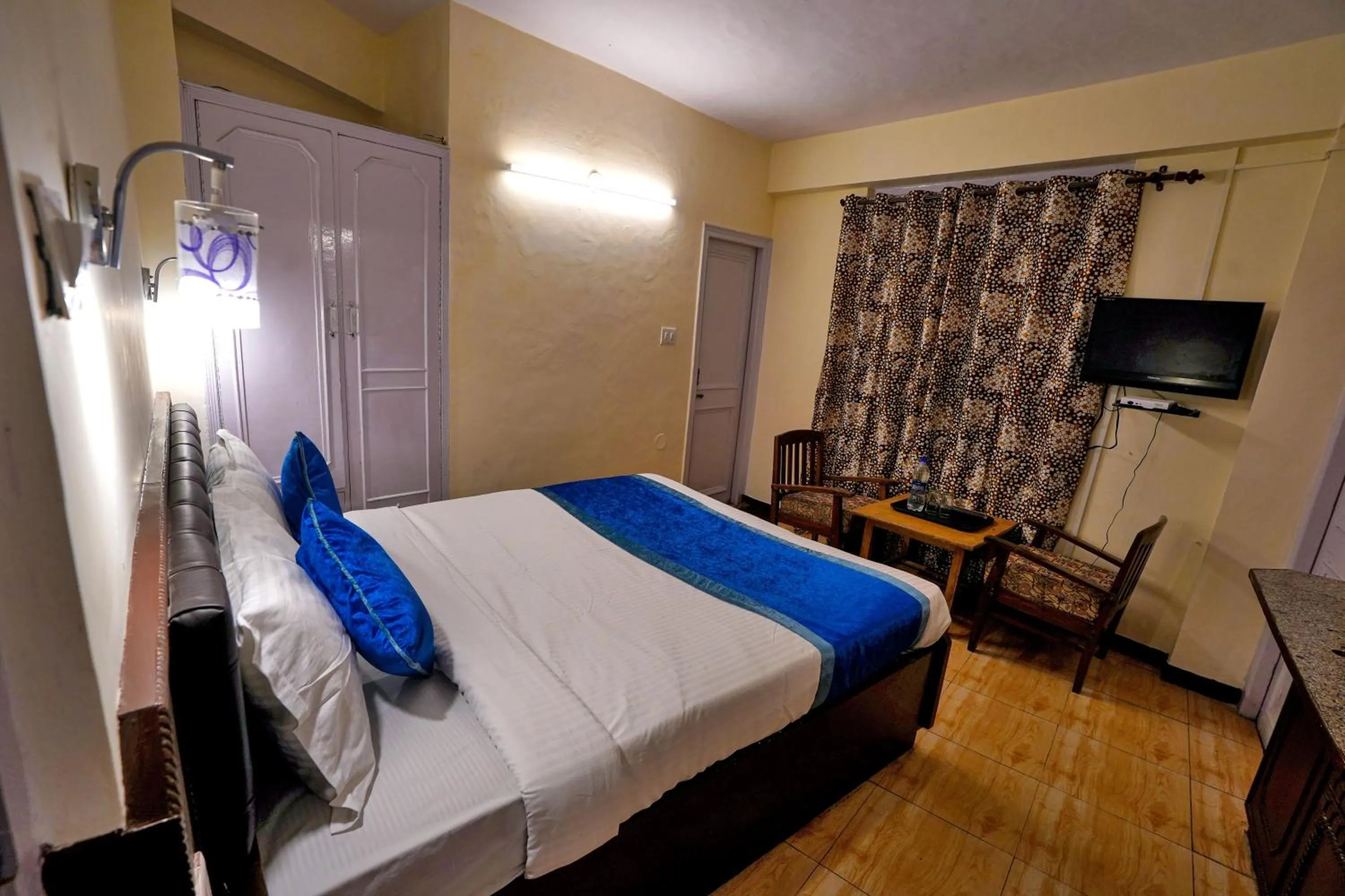 Bed in Hotel Atithi Mall Road