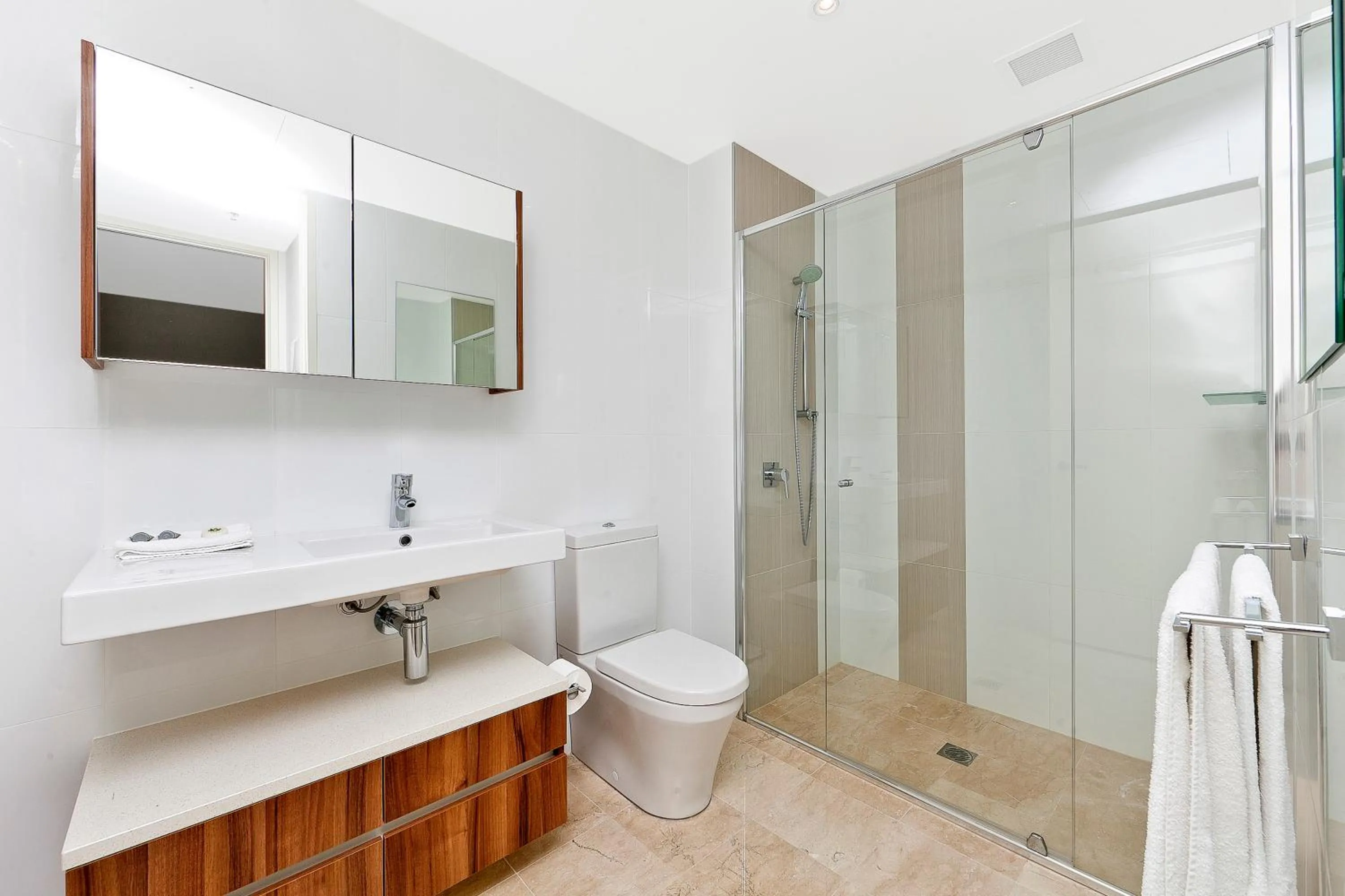 Shower in AAC Apartments - Manhattan