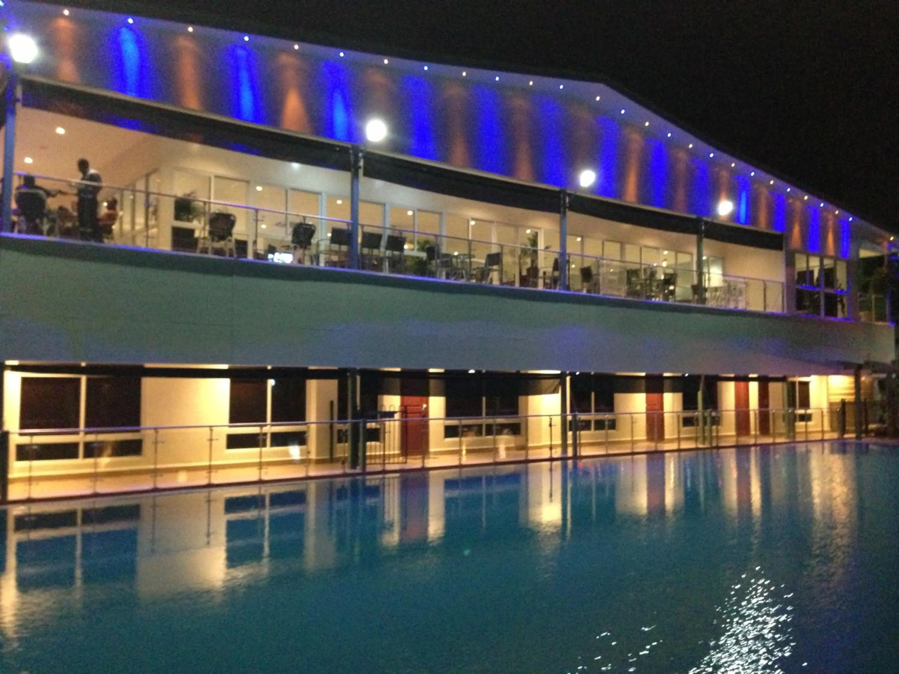 Restaurant/places to eat in Madang Resort