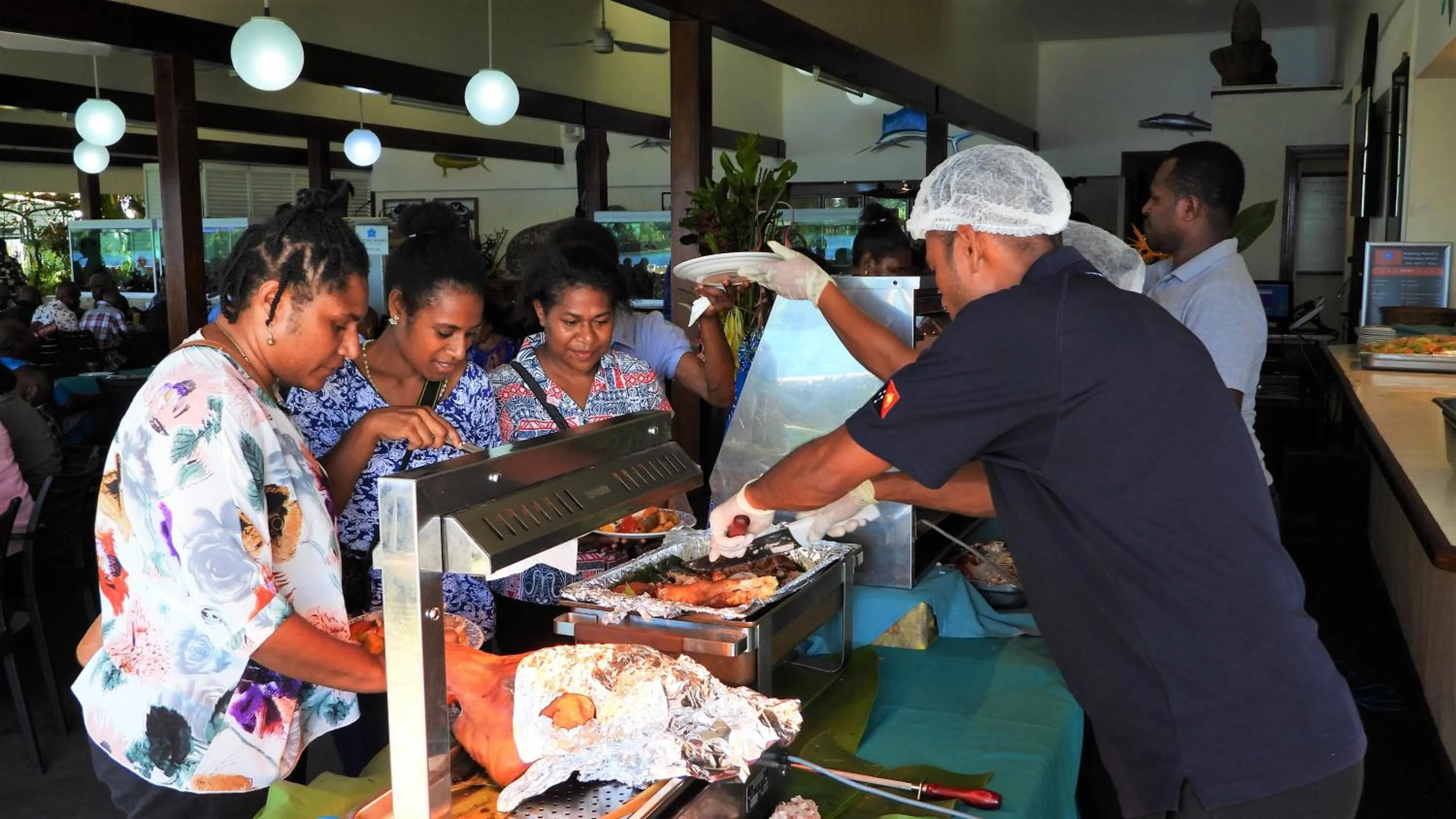 Restaurant/places to eat in Madang Resort