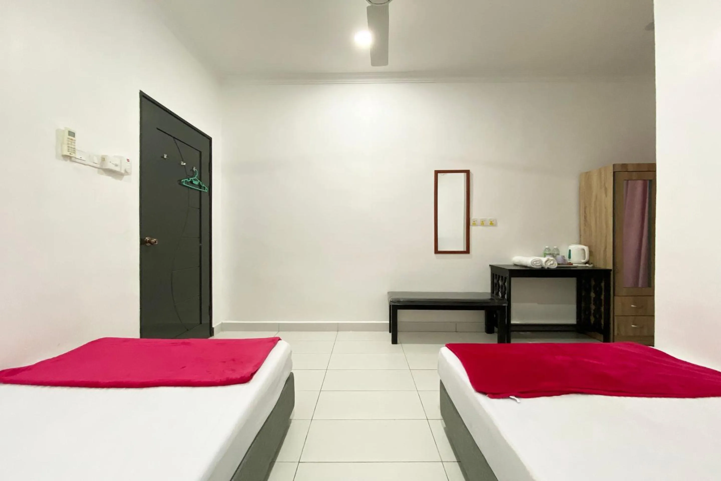 Bedroom, Bed in Hotel O Dh Residence