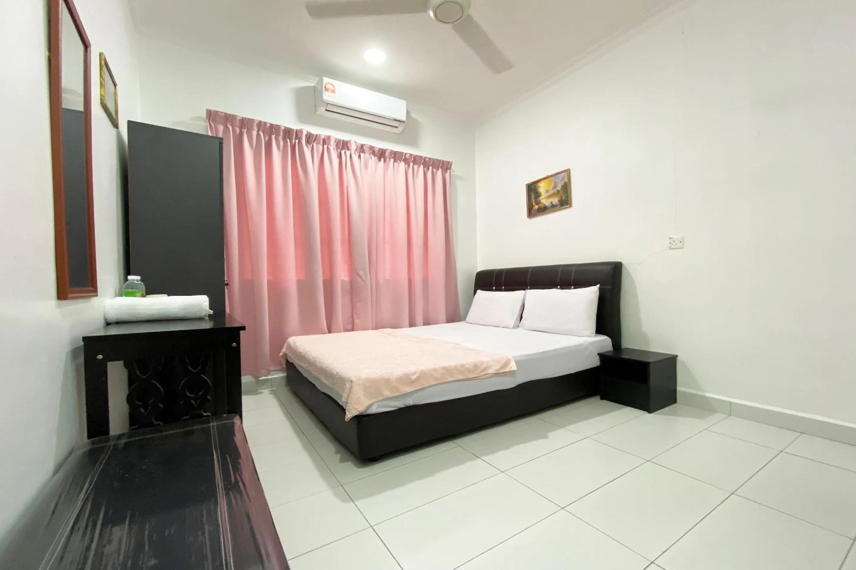 Bedroom, Bed in Hotel O Dh Residence