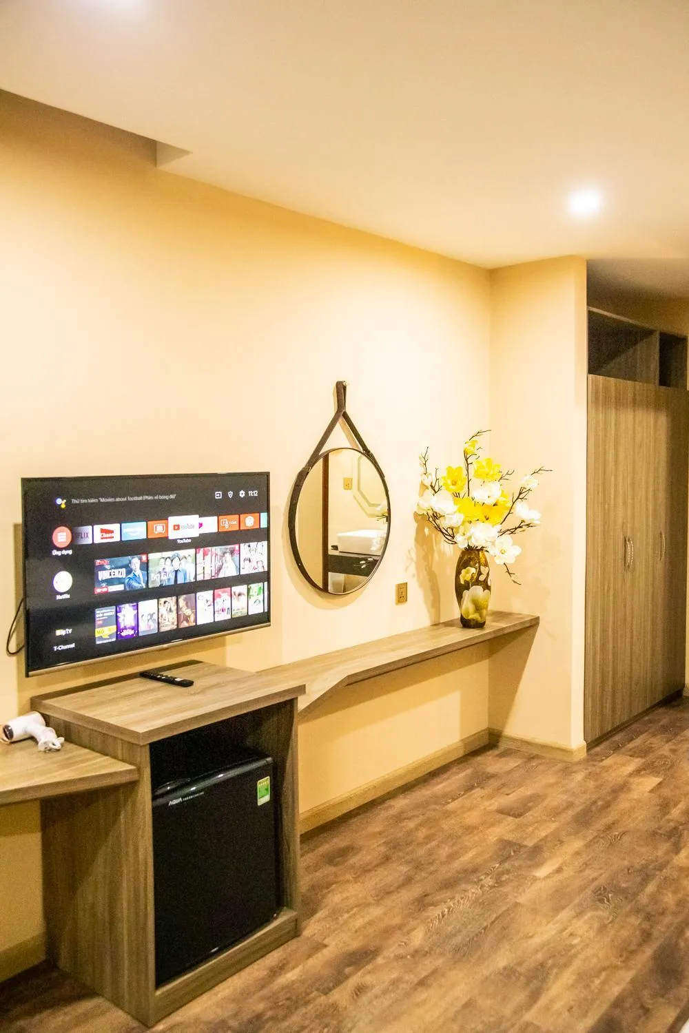 LA MIA Lakeview Hotel