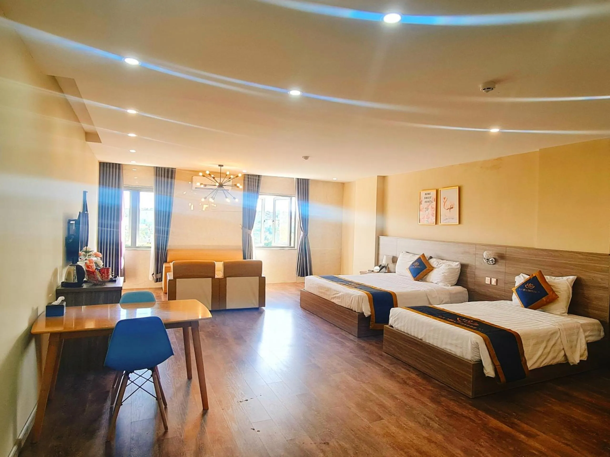 Bed in LA MIA Lakeview Hotel