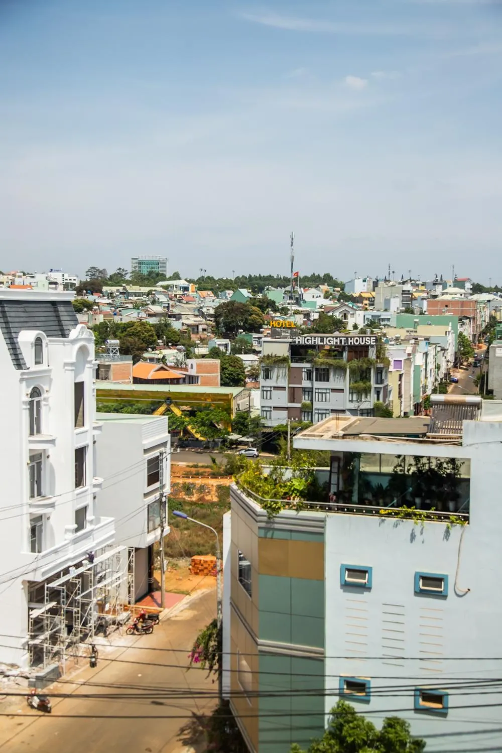 LA MIA Lakeview Hotel