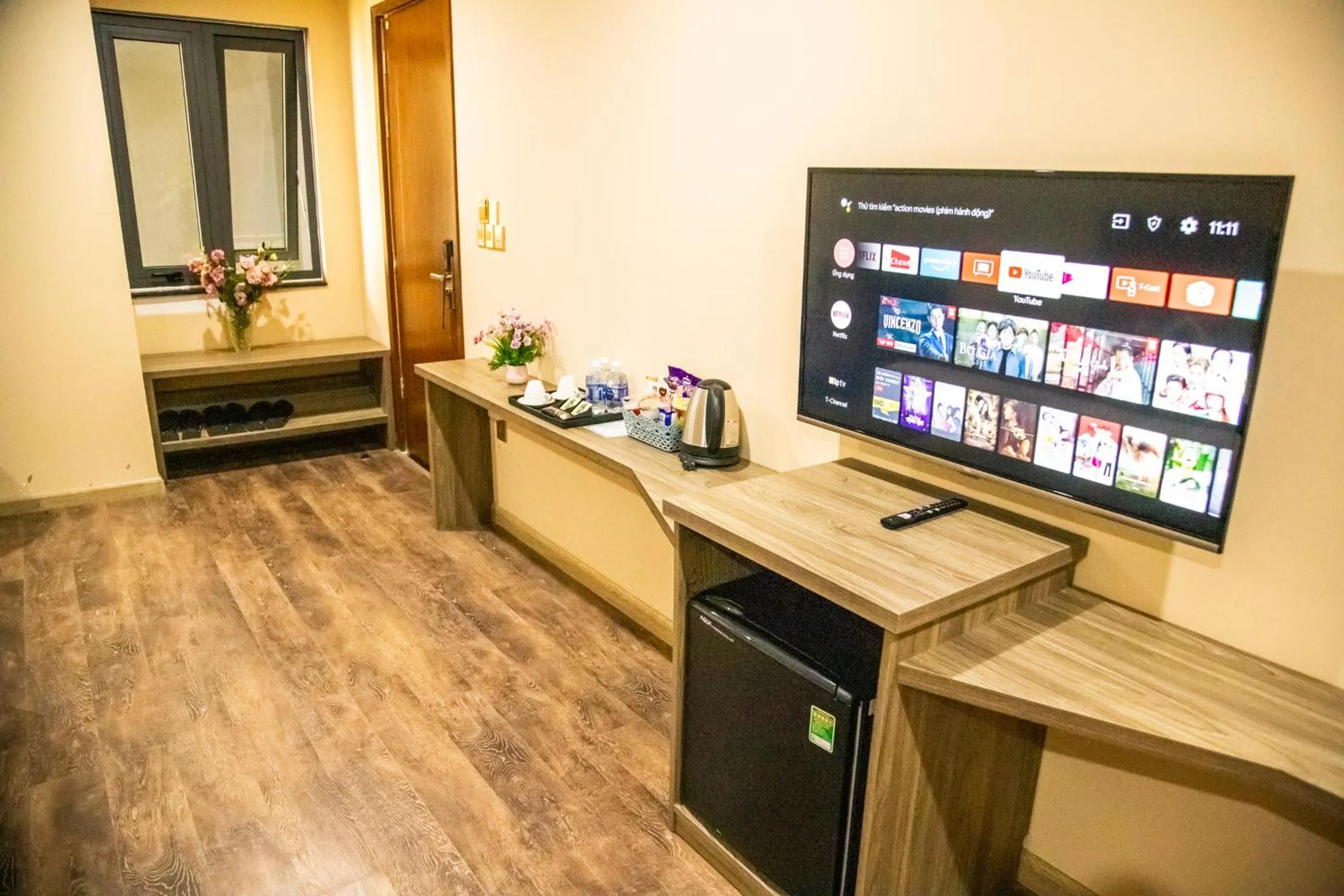 LA MIA Lakeview Hotel