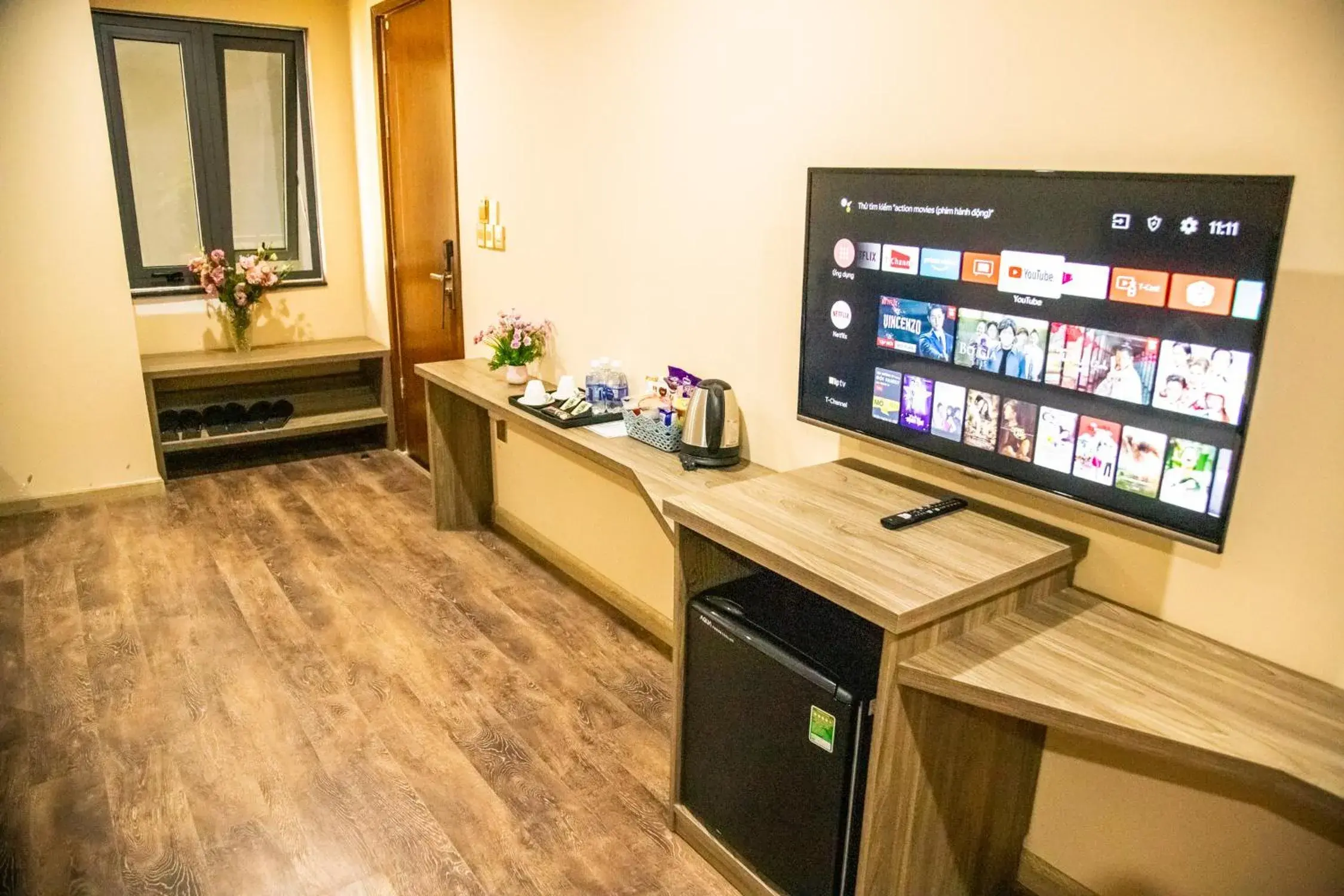 Triple Room in LA MIA Lakeview Hotel Triple Room in LA MIA Lakeview Hotel