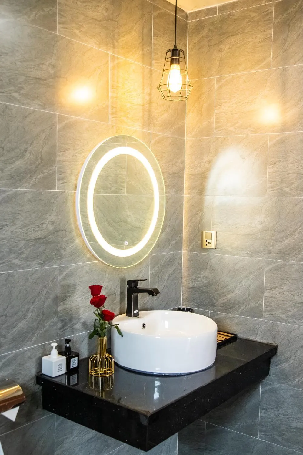 LA MIA Lakeview Hotel