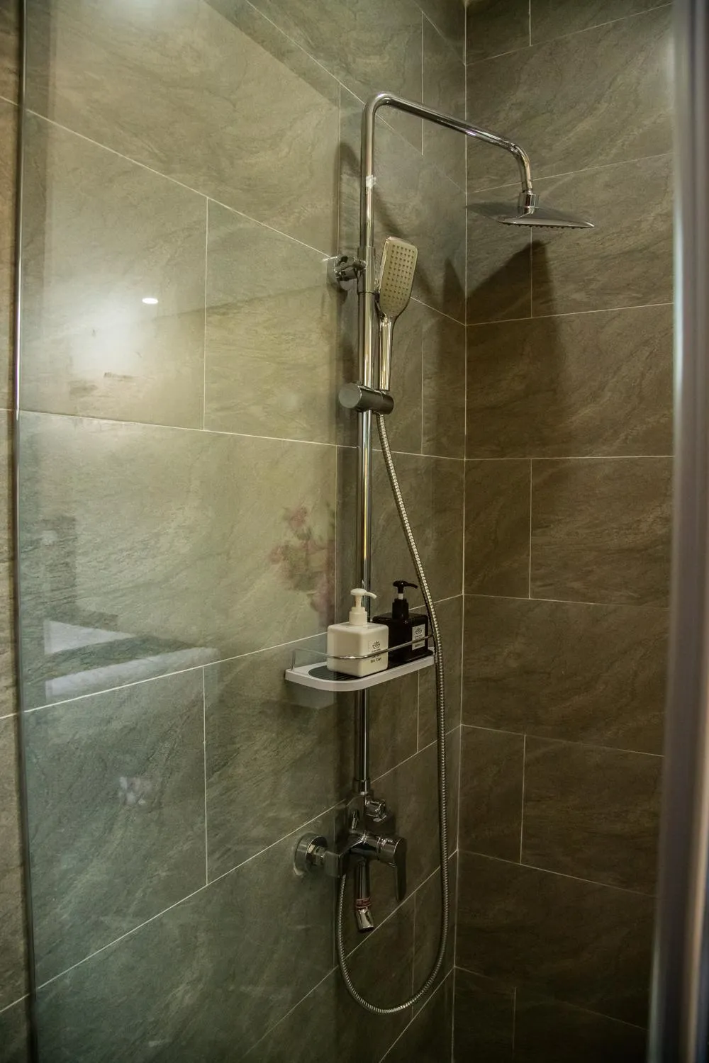 LA MIA Lakeview Hotel