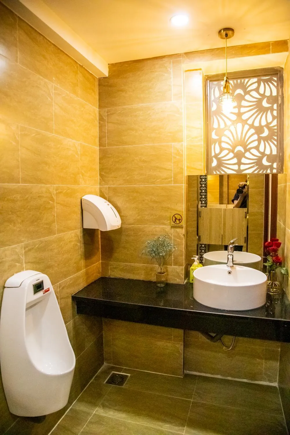 LA MIA Lakeview Hotel