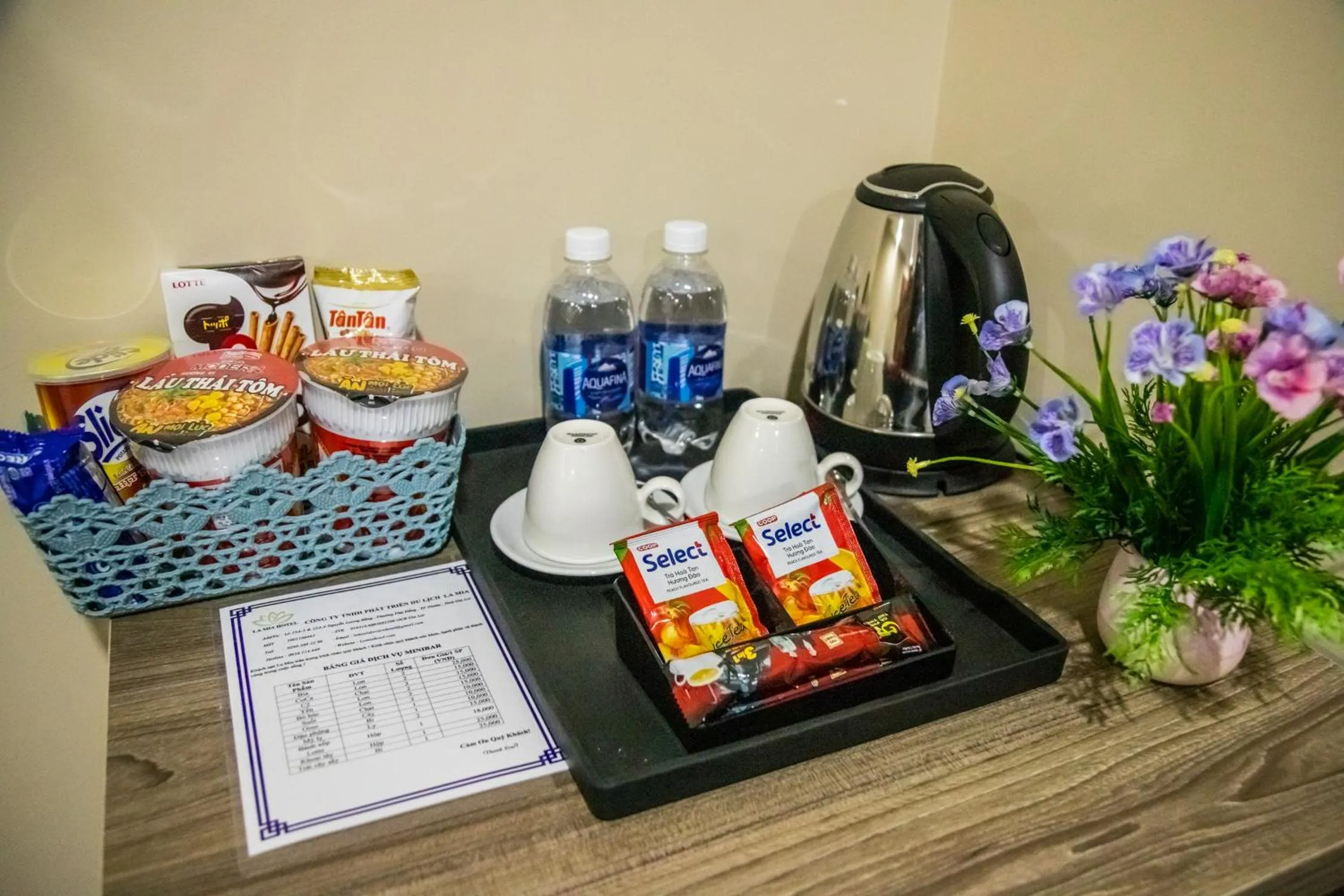 LA MIA Lakeview Hotel