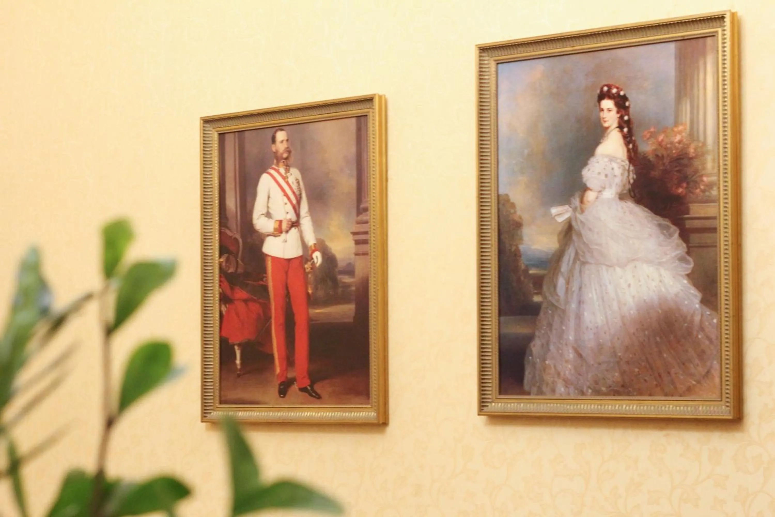 People in Pension Opera Suites I Self Check In