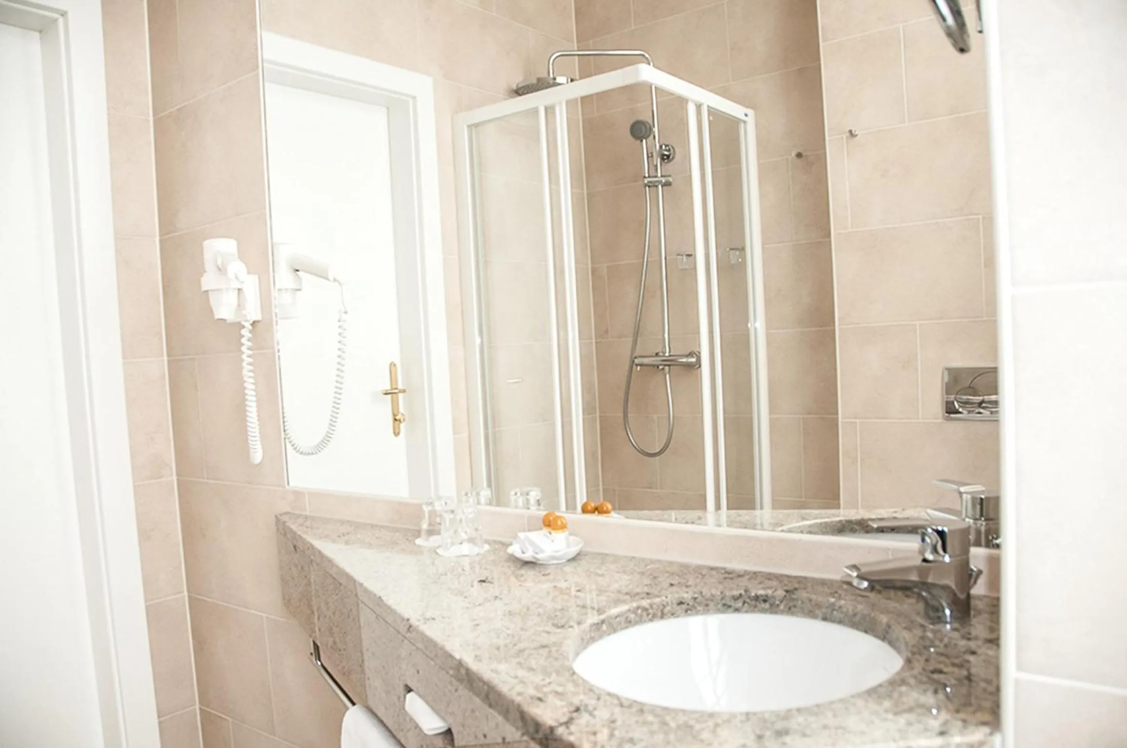 Bathroom in Pension Opera Suites I Self Check In