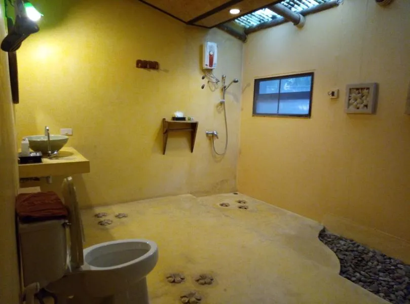 Bathroom in Baanwangnamkeaw Lodge