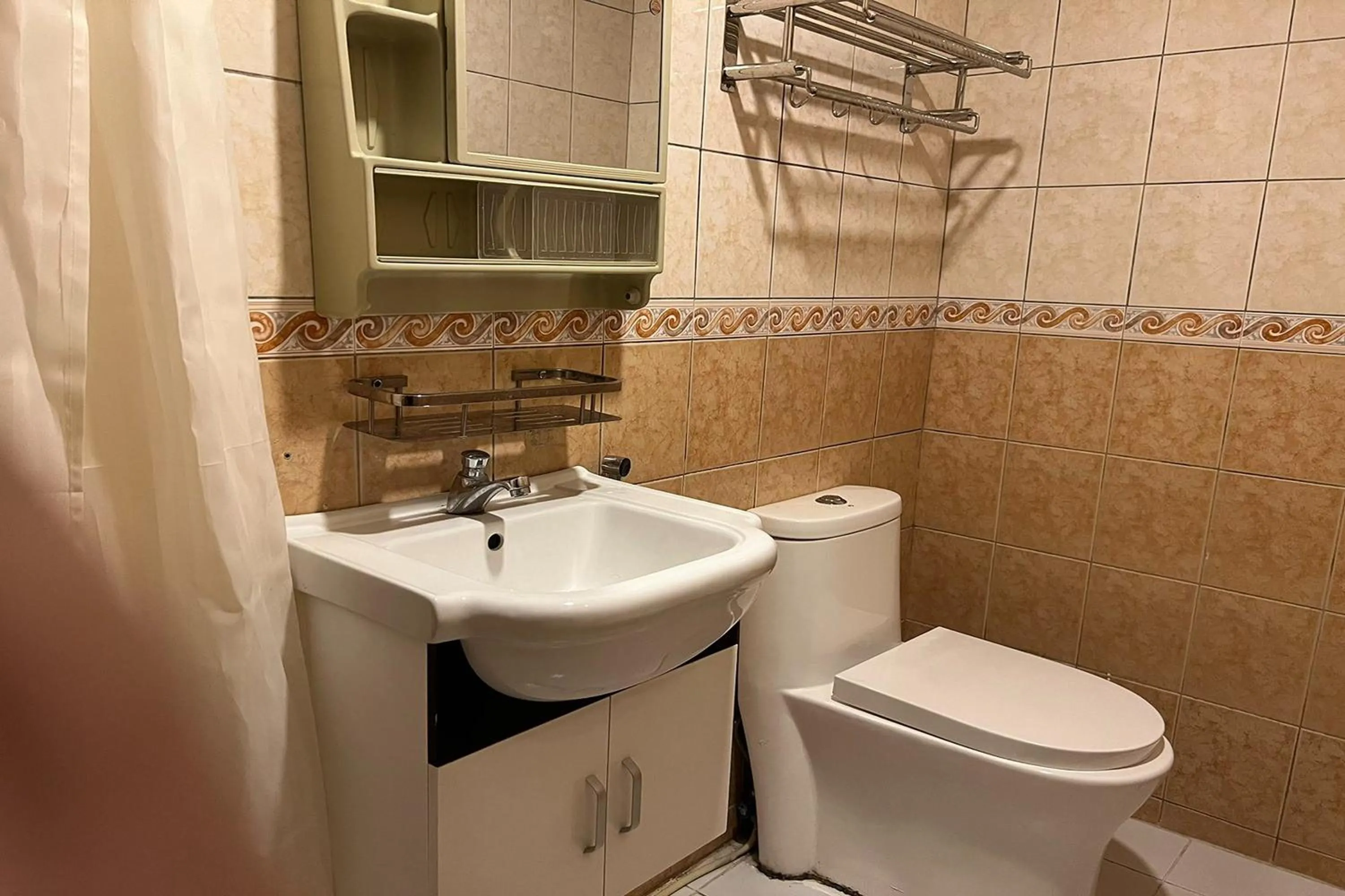 Toilet in Remedios Hotel Manila City Center