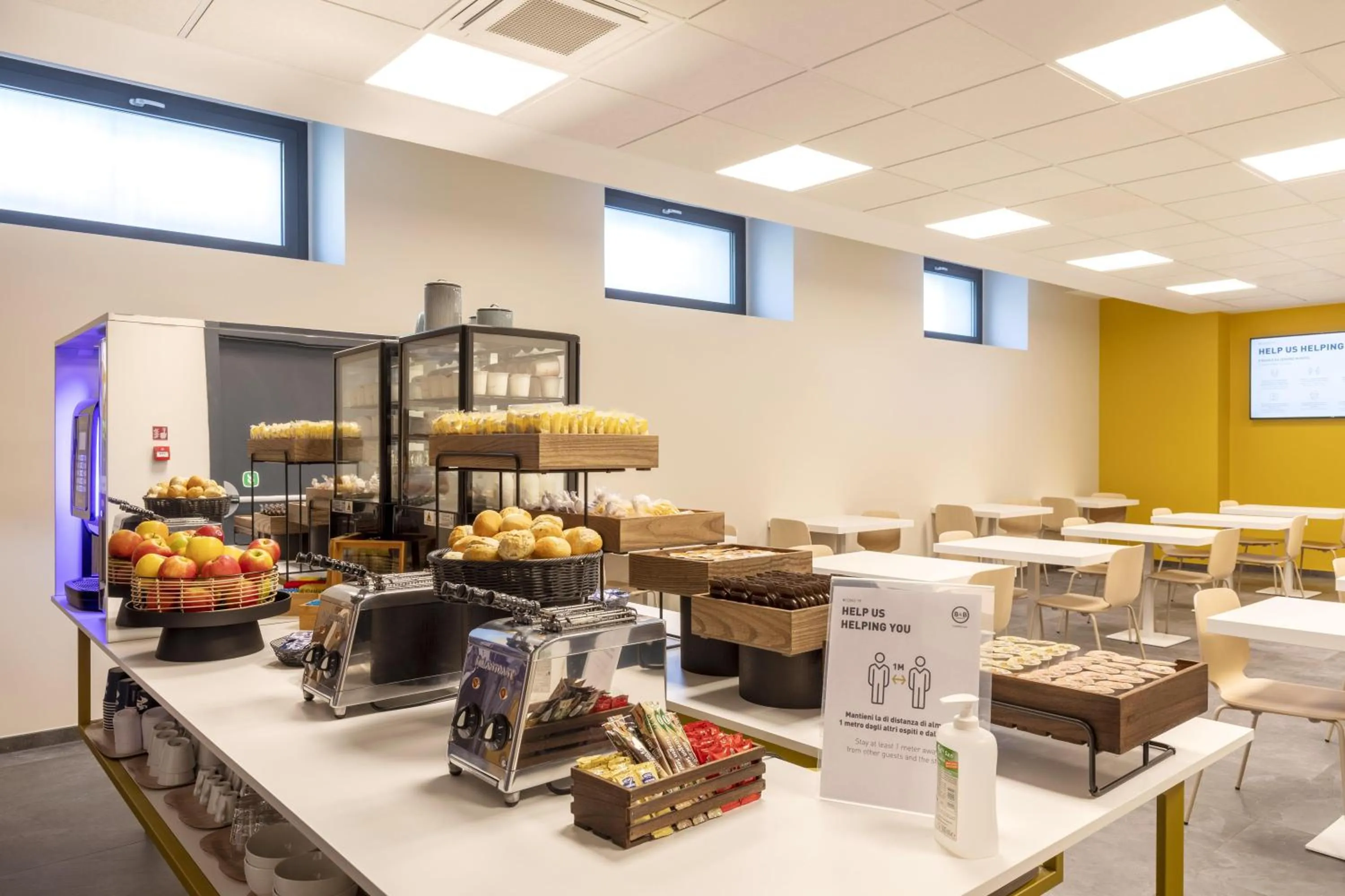 Restaurant/places to eat in B&B Hotel Brescia