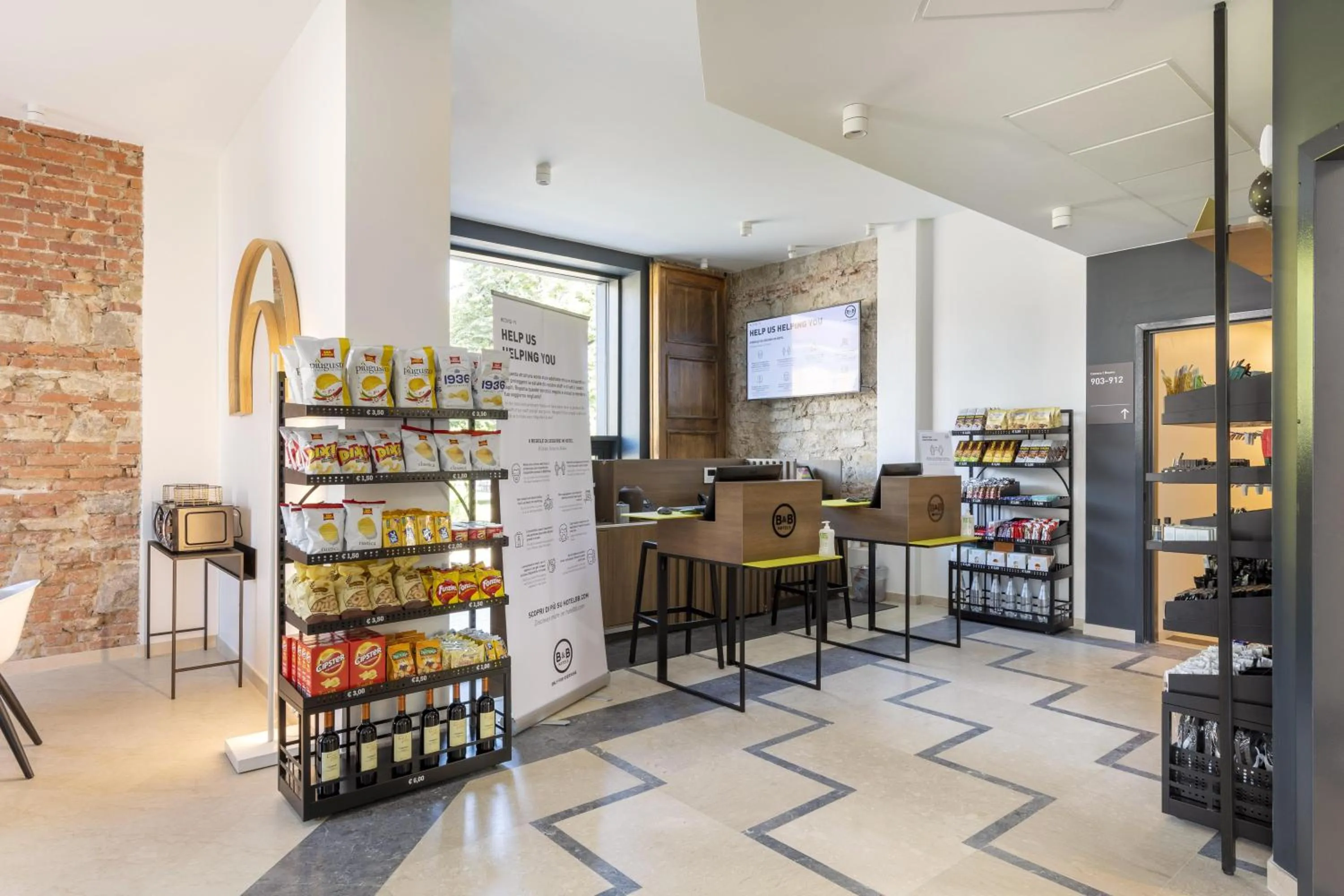 Restaurant/places to eat in B&B Hotel Brescia