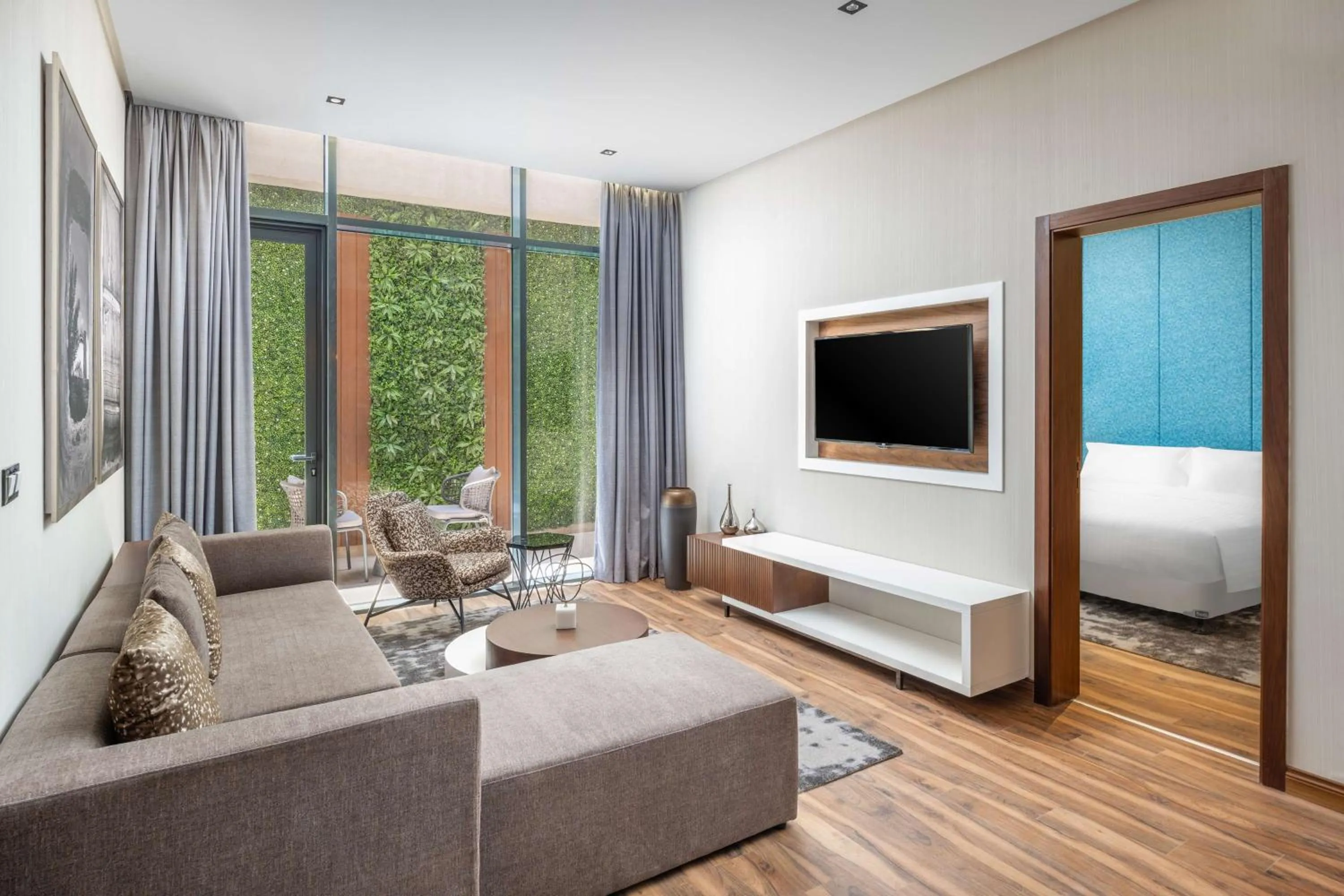 Living room, Bed in Radisson Blu Hotel Riyadh Qurtuba