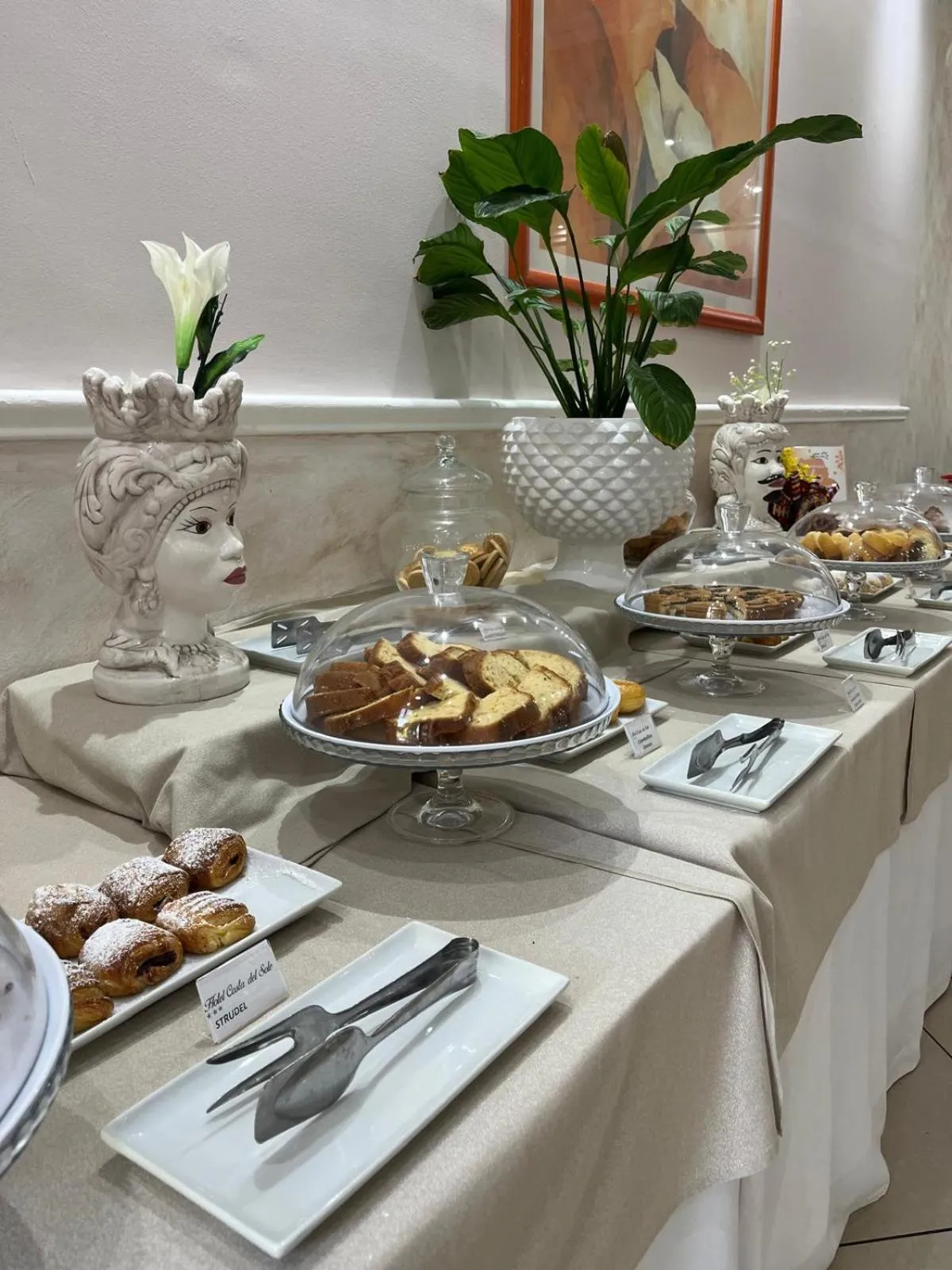 Restaurant/places to eat in Mg Palace Hotel Costa del Sole