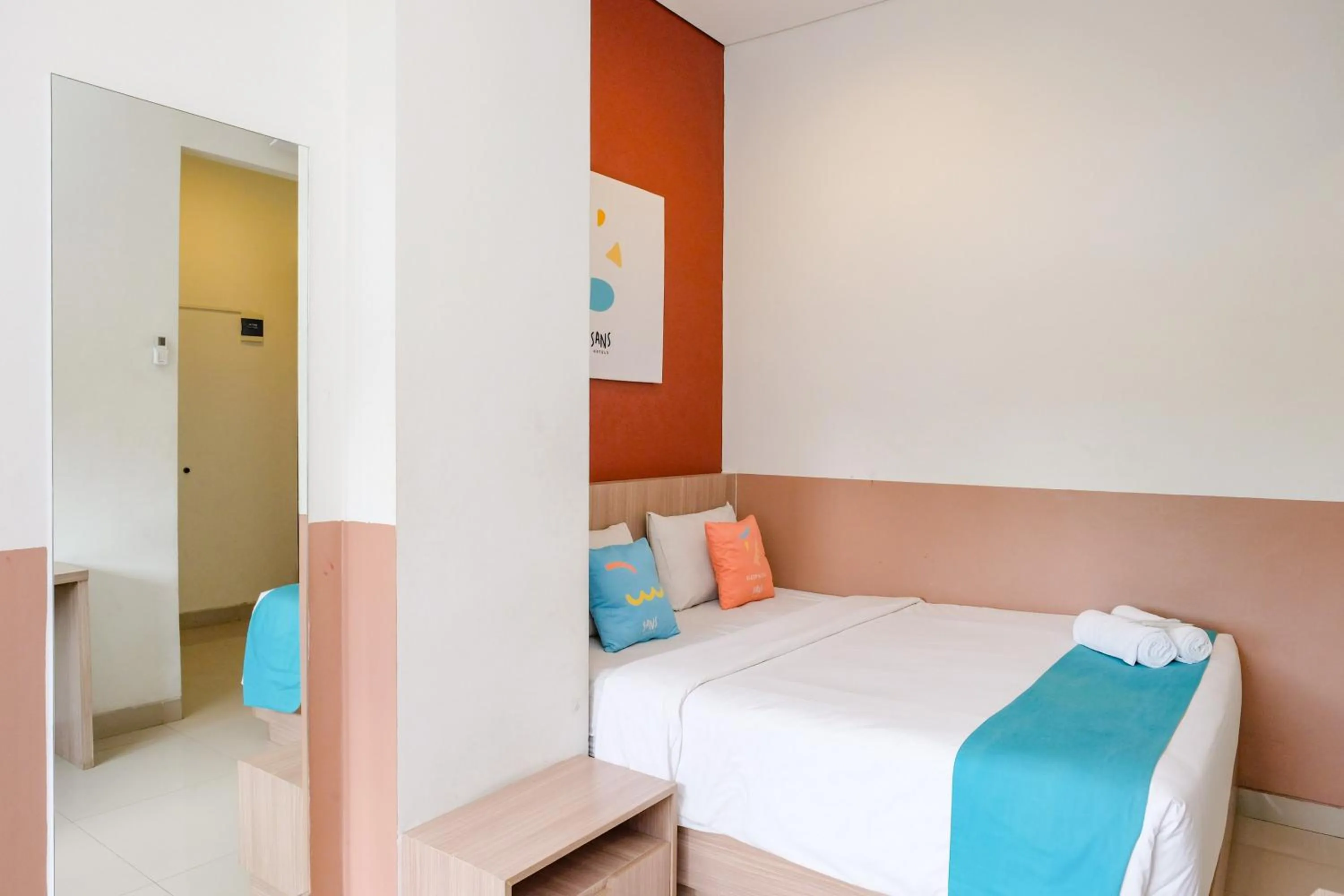 Bedroom, Bed in Sans Hotel Rajawali Surabaya by RedDoorz