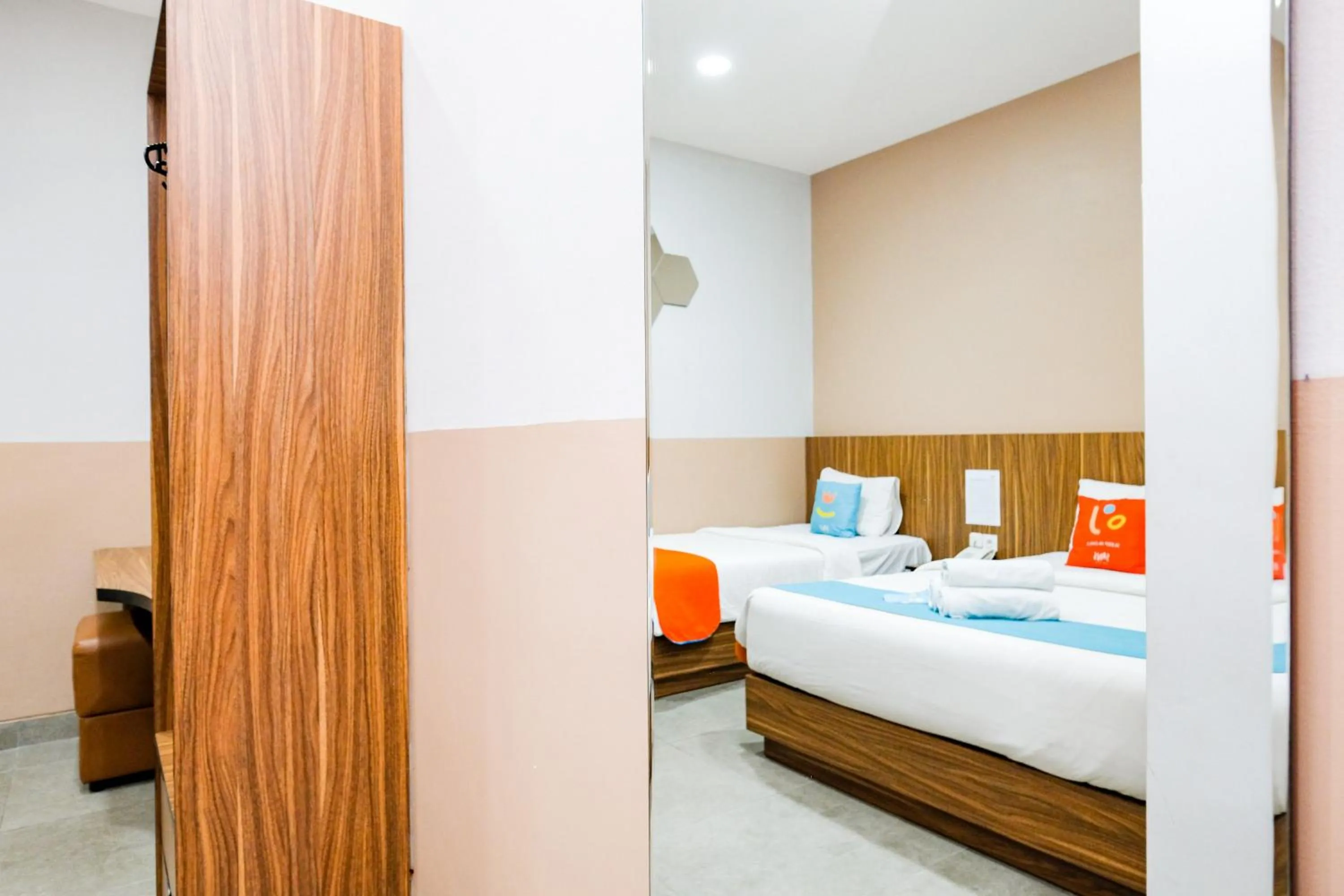 Bedroom, Bed in Sans Hotel Rajawali Surabaya by RedDoorz