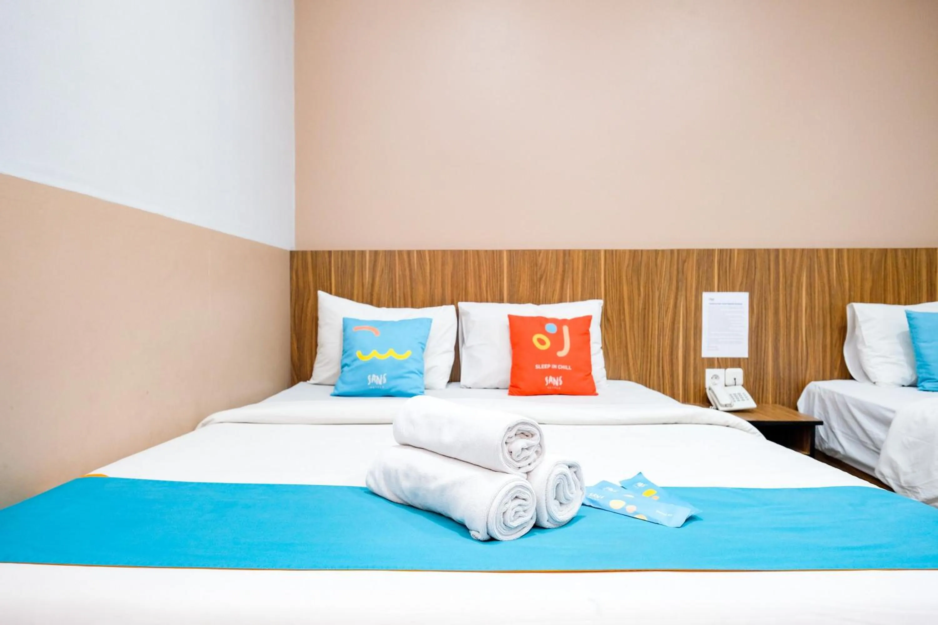 Bedroom, Bed in Sans Hotel Rajawali Surabaya by RedDoorz