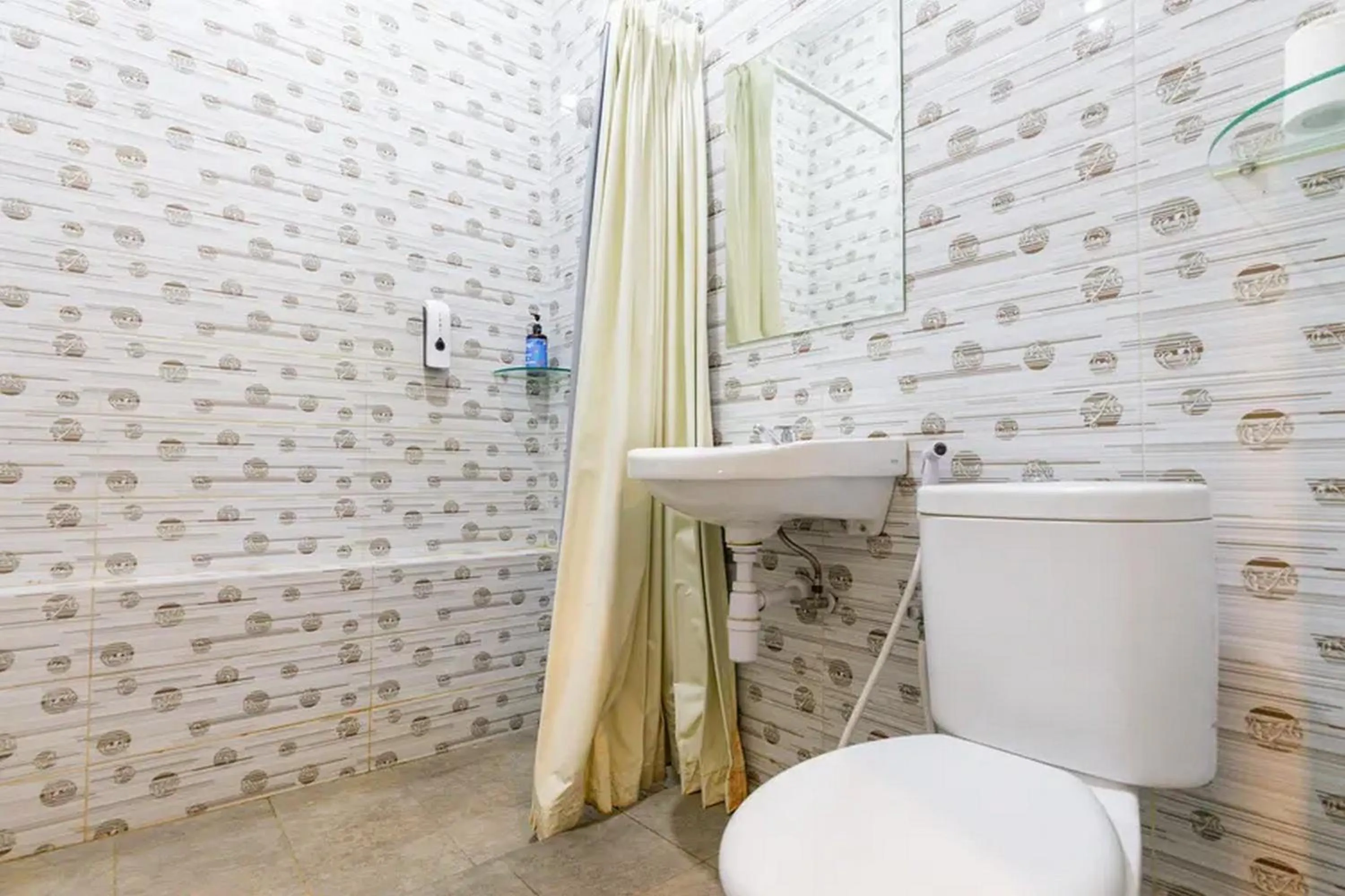 Toilet in Sans Hotel Rajawali Surabaya by RedDoorz