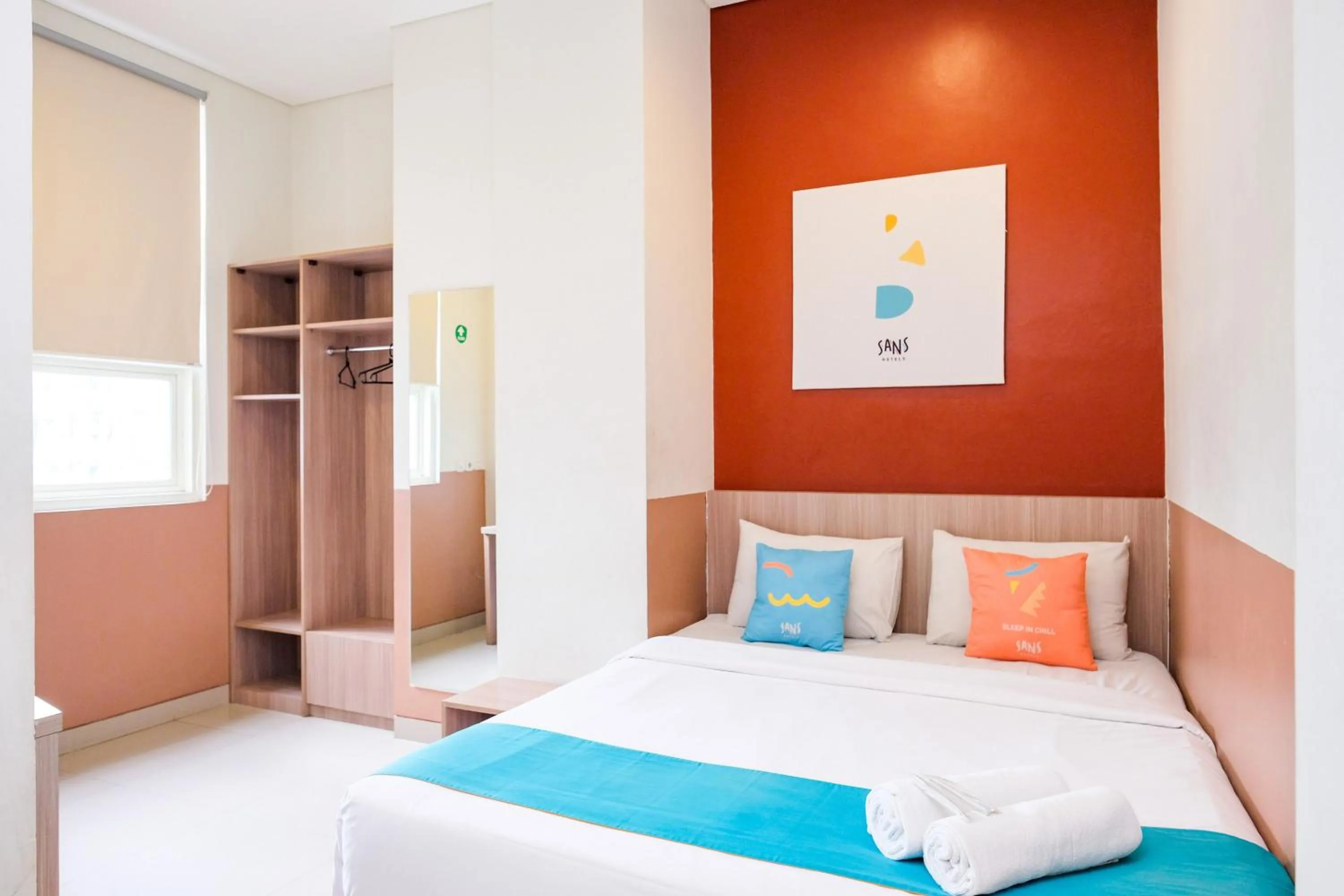 Bedroom, Bed in Sans Hotel Rajawali Surabaya by RedDoorz