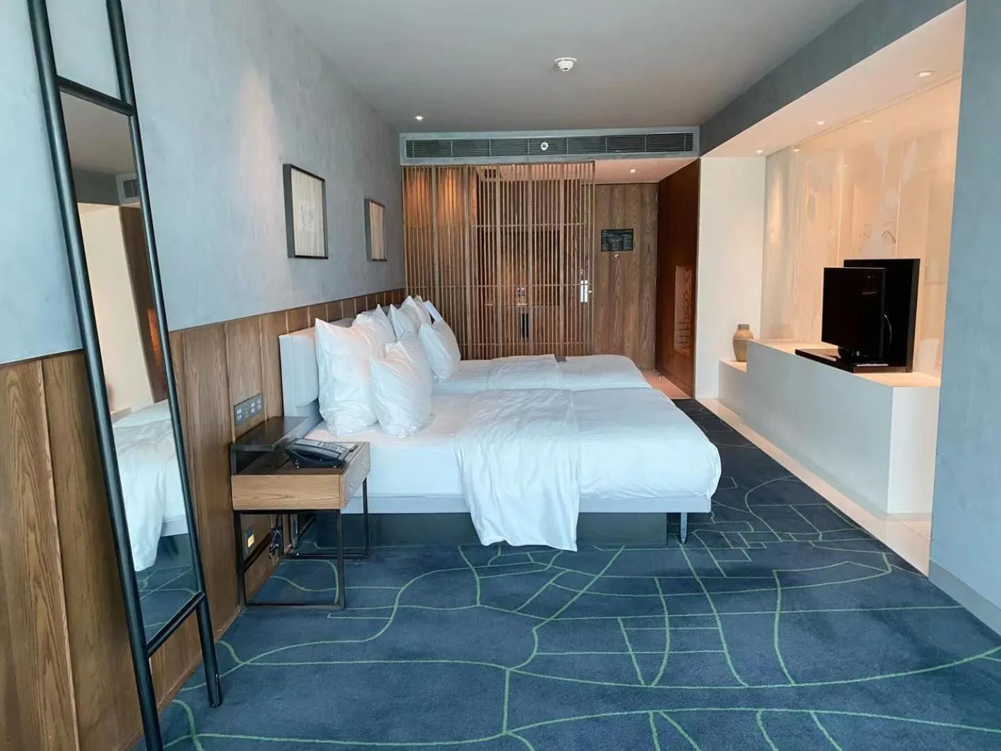 Bed in Le Meridien Zhengzhou