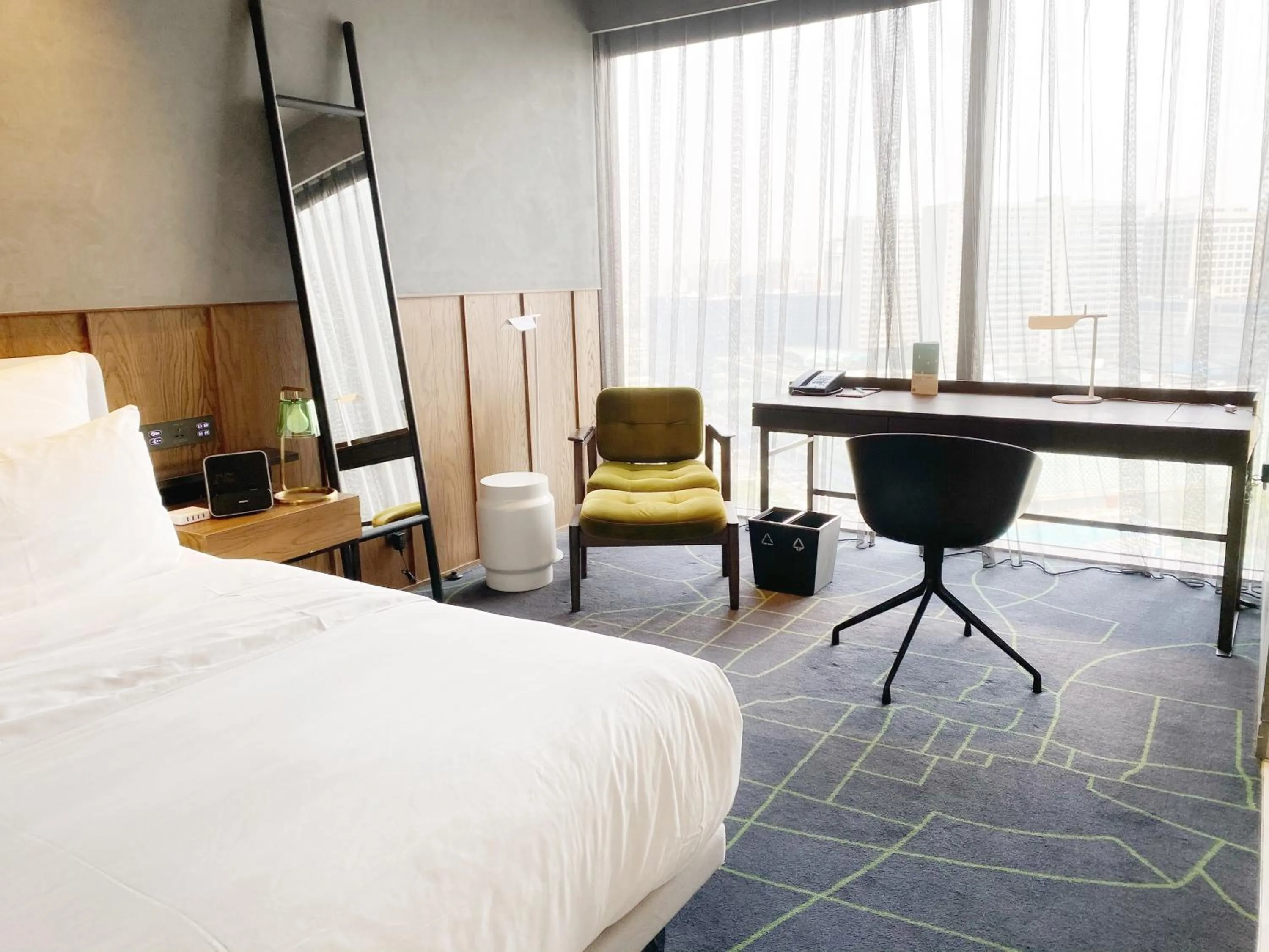 Bed in Le Meridien Zhengzhou