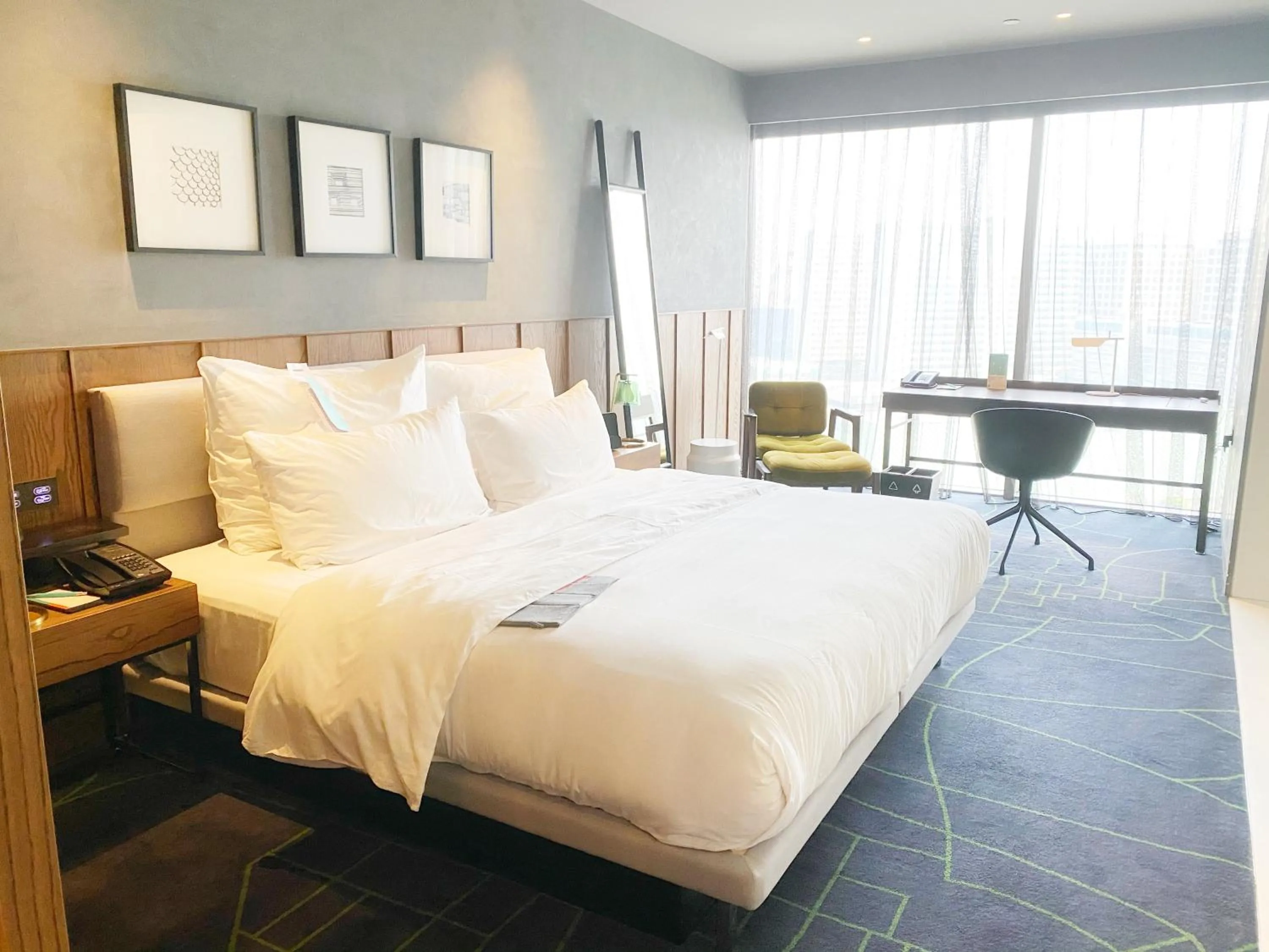 Bed in Le Meridien Zhengzhou